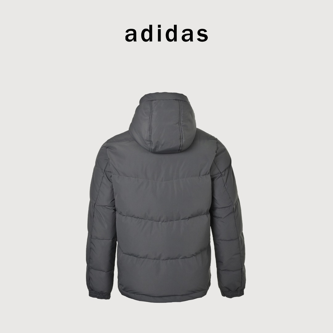 本地自取💰450
Adidas 阿迪达斯 男女情侣款连帽羽绒服
2025年冬季 超级保暖效果贼好,今年冬天一定冷 充绒量足 让这个冬天不在冷了 上身效果非常好 整个身体都保暖了 80%白鸭绒 20%羽毛 锁绒效果好 不拽绒 门襟双道压线 品质看得 任何人都驾驭 衣服胸前经典小Logo经久不衰 柜品质 厚实又保暖 冬天一件足够 做工精细 内里车工走线非常工整 但是这款在保暖上绝对不输给任何羽绒服 它能牢牢锁住温度 长款的造型 温暖到脚脖 女士最爱这样的款式 舒适柔软的用料 贴身透气吸汗 喜欢长款的情侣一定不要错过这款羽绒服 自留款 难得一见 一直到年底都有货
L SIZE:S-XL