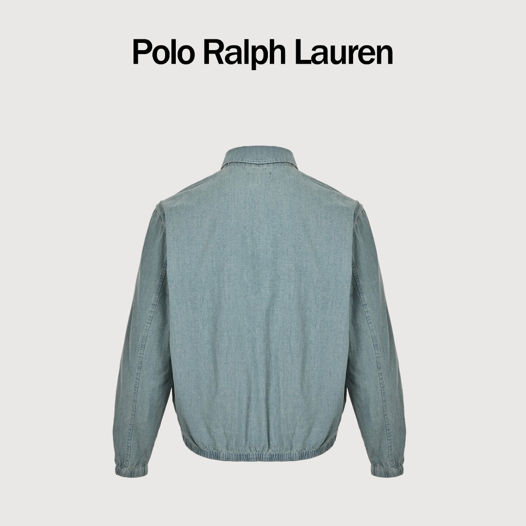 本地自取 💰290
Ralph Lauren/拉夫劳伦 刺绣彩标牛仔夹克外套
定染全棉牛仔面料,柔软丝滑亲肤,雾感靛蓝自带复古质感。左胸彩色小马刺绣精致吸睛,辨识度拉满,注入自由活力气息。利落翻领搭配合身版型,尽显从容格调,进口刺绣、精准模版开袋、三针松紧下摆工艺加持,洗水炒色质感出众,全套定制辅料细节拉满,经典好穿百搭不挑场景。
Size:S-XL