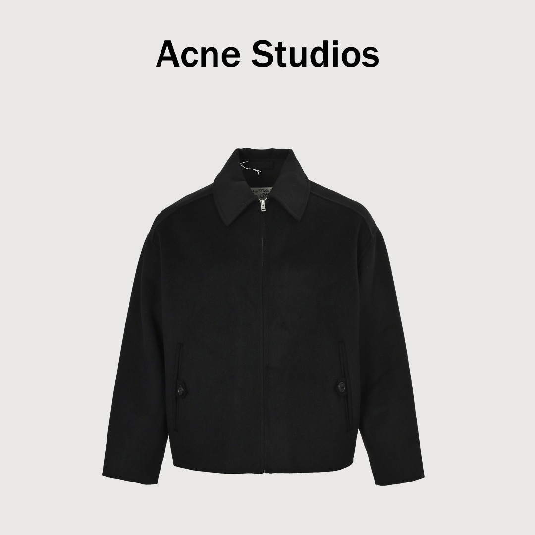 本地自取💰500
Acne Studios 25FW 翻领羊毛夹克
工方面整件衣服手工缝合 看不到一根线头 品质感觉拉满 纽扣五金全部对版
尺码:46 48 50