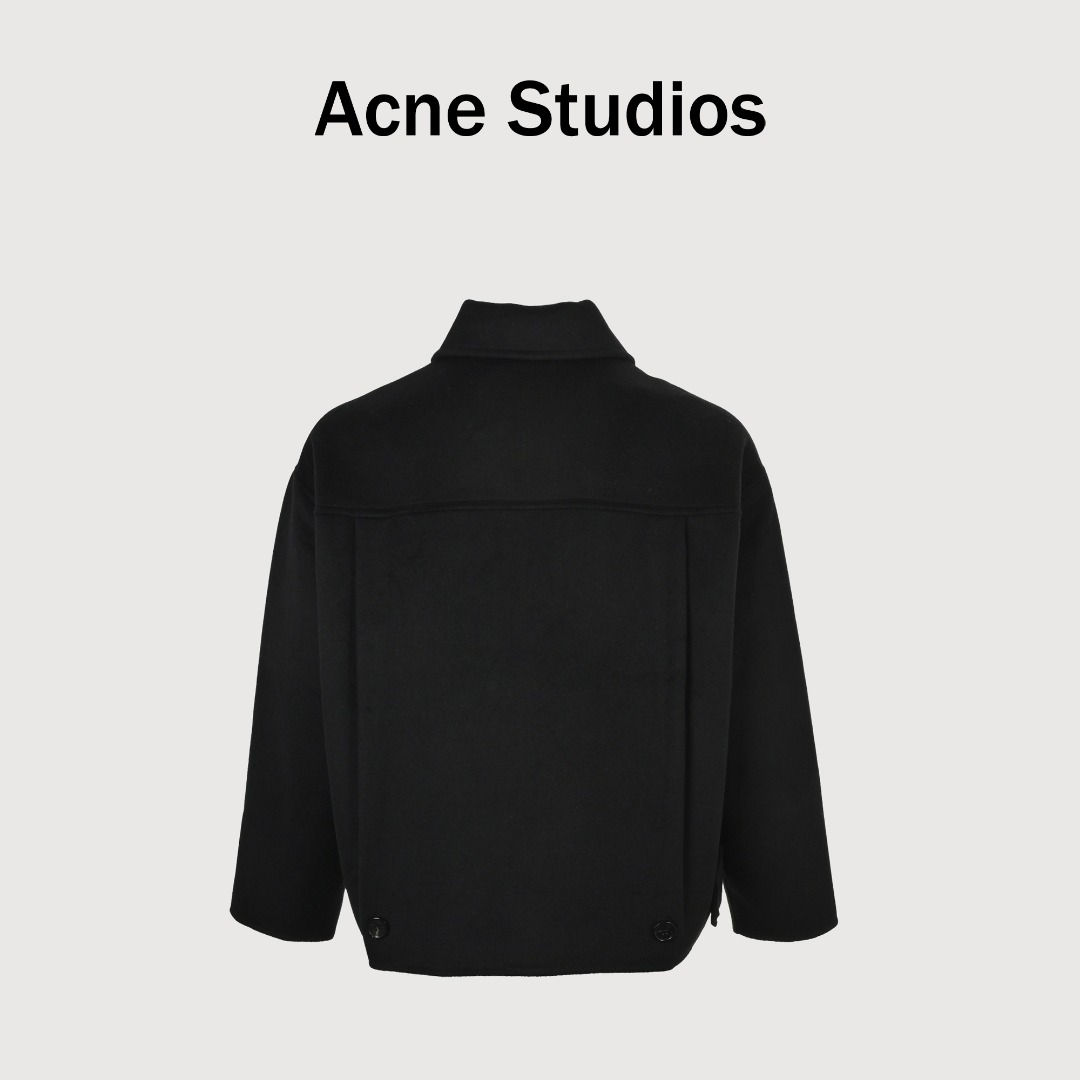 本地自取💰500
Acne Studios 25FW 翻领羊毛夹克
工方面整件衣服手工缝合 看不到一根线头 品质感觉拉满 纽扣五金全部对版
尺码:46 48 50