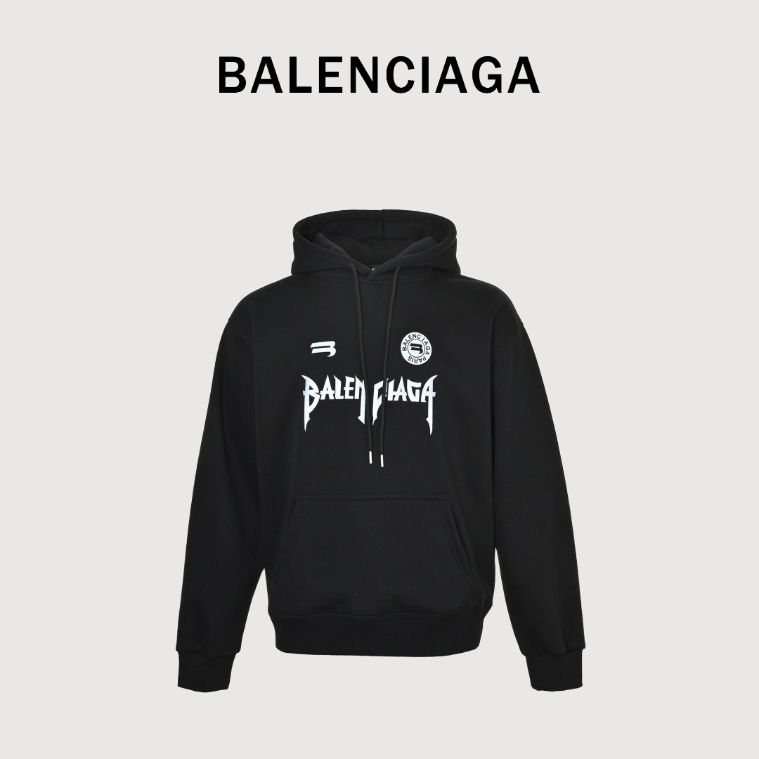 本地自取💰250
Balenciaga 巴黎世家 25FW 哥特字母帽衫
480g高级精梳棉面料 专柜领标 代购级白色厚板吊牌 原版吊粒 前后都是立体发泡印花 层次感很强 男女同款 情侣款  oversize版型 宽松
尺码：S-XL