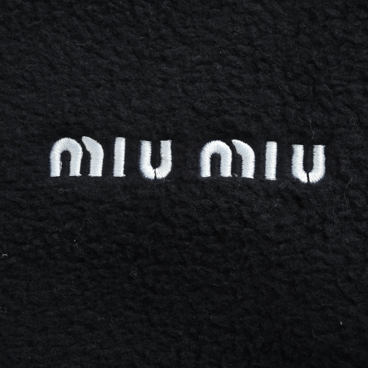 MiuMiu 藏青色羊羔绒 羊毛质地380克云感摇粒绒 经典刺绣字母连帽外套