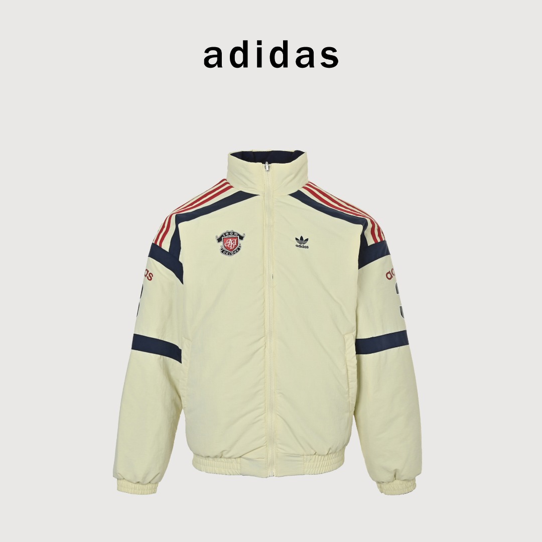 本地自取💰260
adidas originals TEAM REVERSIBLE PADDED 宽松保暖双面穿运动棉服
wendy同款一件当两件穿 直接把 一衣多穿 玩明白啦
一面是复古运动风的米白色红蓝色块拼接+复古徽章美式复古感拉满
另一面是藏蓝色极简风经典三条纹点缀低调又高级上班通勤也能穿得很有格调 关键是双面都有三叶草logo 细节控狂喜 秋冬一件搞定 多种风格性价比直接拉满这不冲等啥呢
003 SIZE:S-XXL