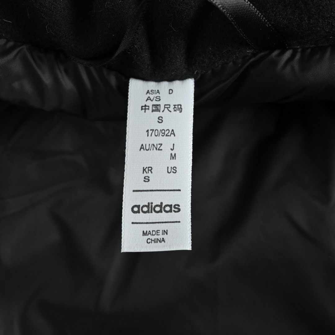 本地自取💰530
Adidas 阿迪达斯 三条杠保暖专柜长款落肩款羽绒服
明星同款阿迪羽绒服 adidas 休闲舒适保暖长款羽绒服 男女同款 面料采用原版定制防水防静电布料 内里采用尼龙双层封禁设计 过膝长款设计超级保暖 分区填充300克标准80白鸭绒 蓬松度超好 轻便不厚重 拉链带有定制logo 袖子侧边经典三条杠 内里配备口袋 胸前刺绣硅胶小标 清晰立体又饱满 袖口松紧设计更加防风保暖 下摆按扣设计可随意调节 方便户外行动 宽松的版型不挑人 穿上就是行走的棉被 丝毫不惧寒冬
L SIZE:S-XL