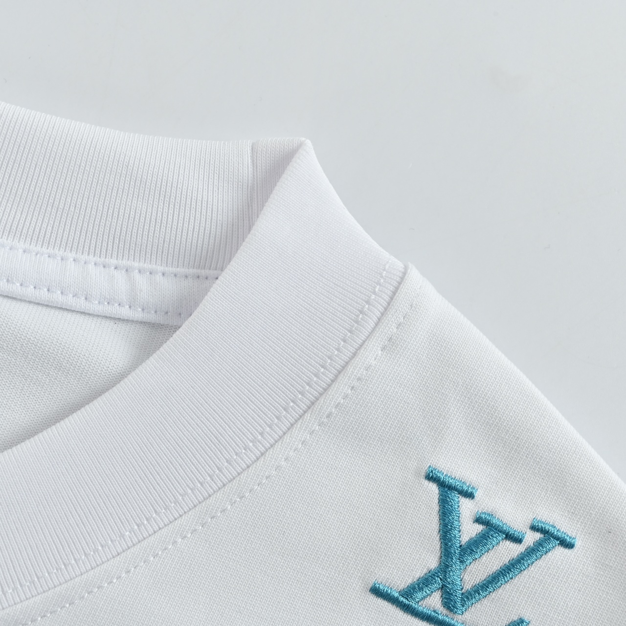 Louis Vuitton/路易威登 26ss 波浪纹拼色老花刺绣字母LOGO短袖