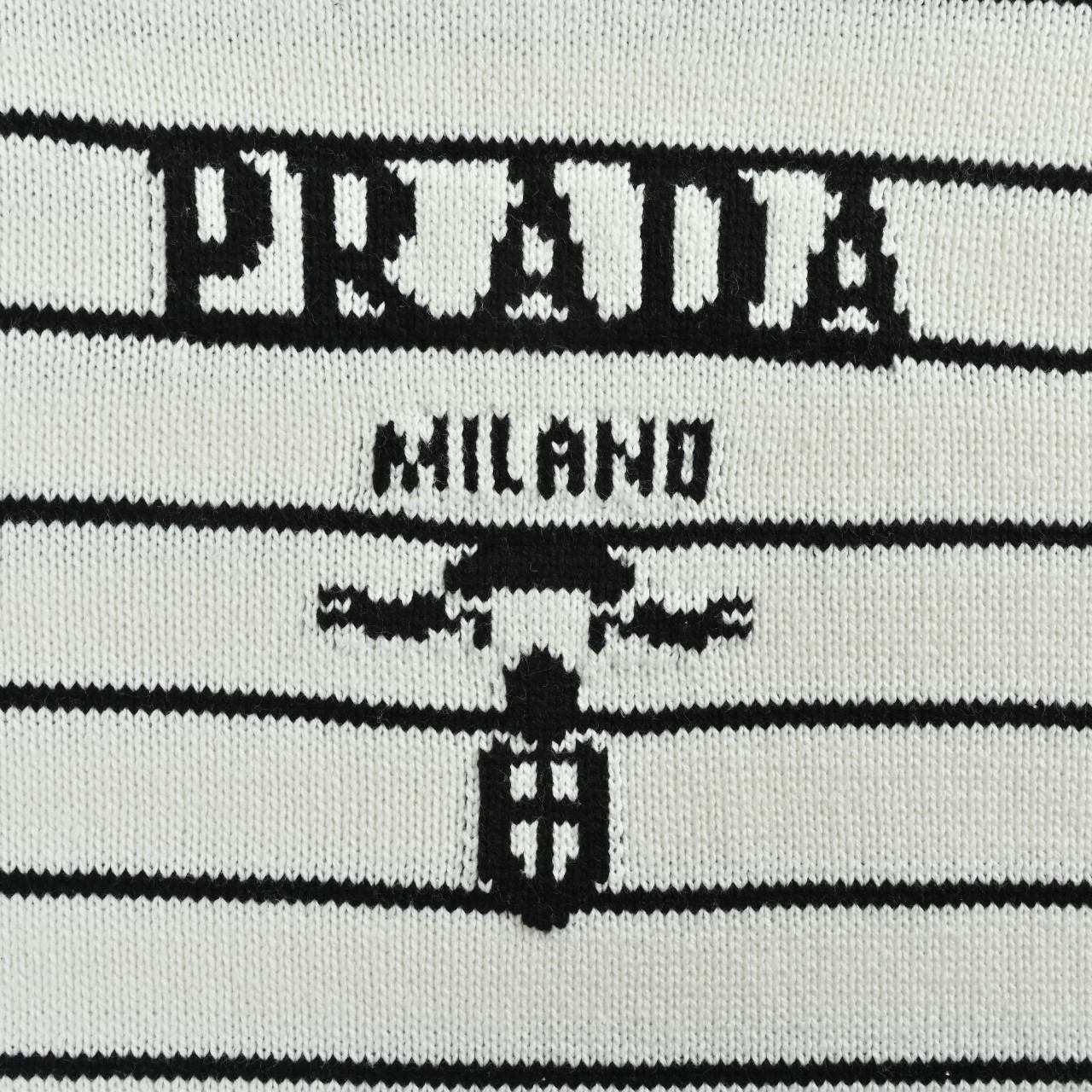 Prada 普拉达 国际条纹毛衣 搭配条纹元素