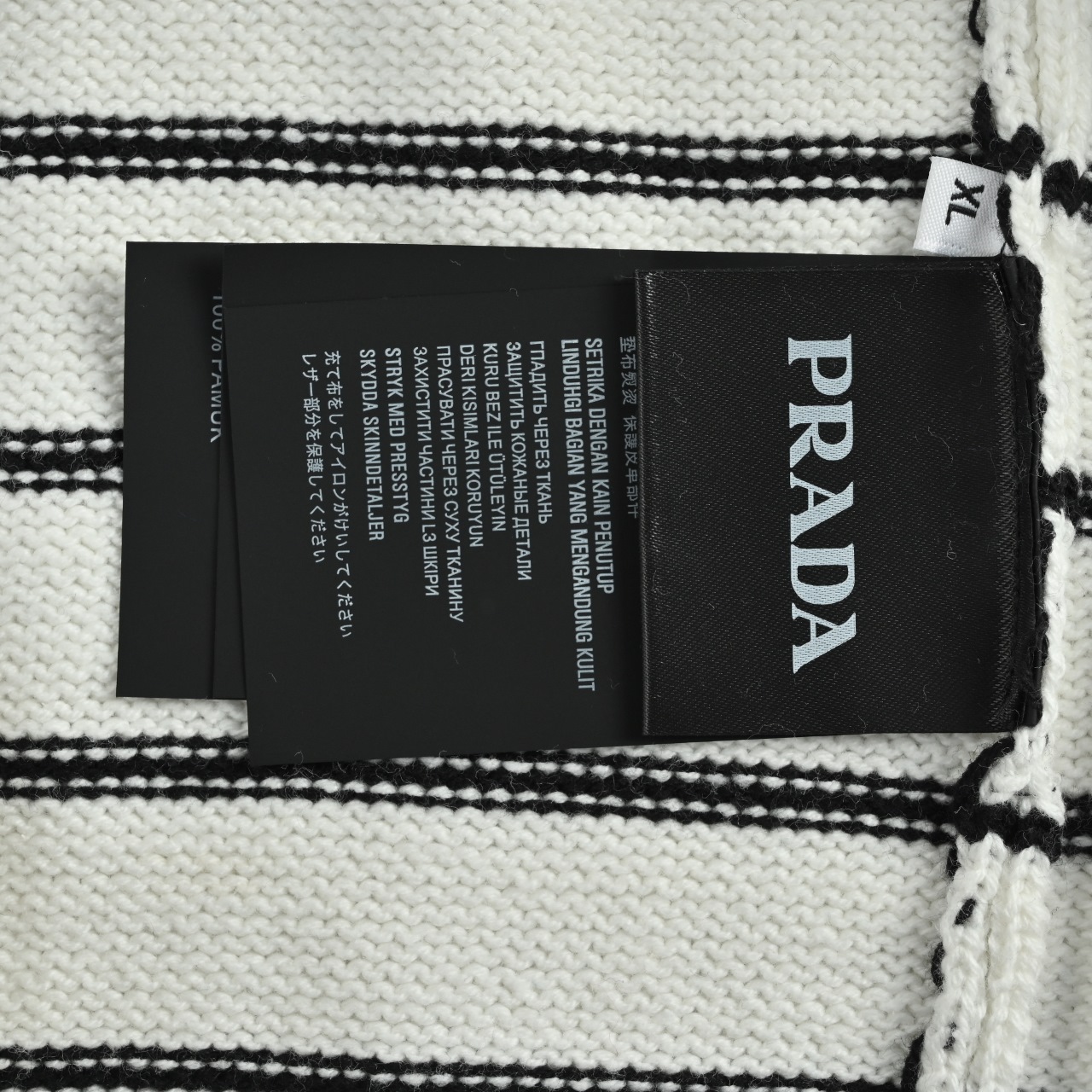 Prada 普拉达 国际条纹毛衣 搭配条纹元素