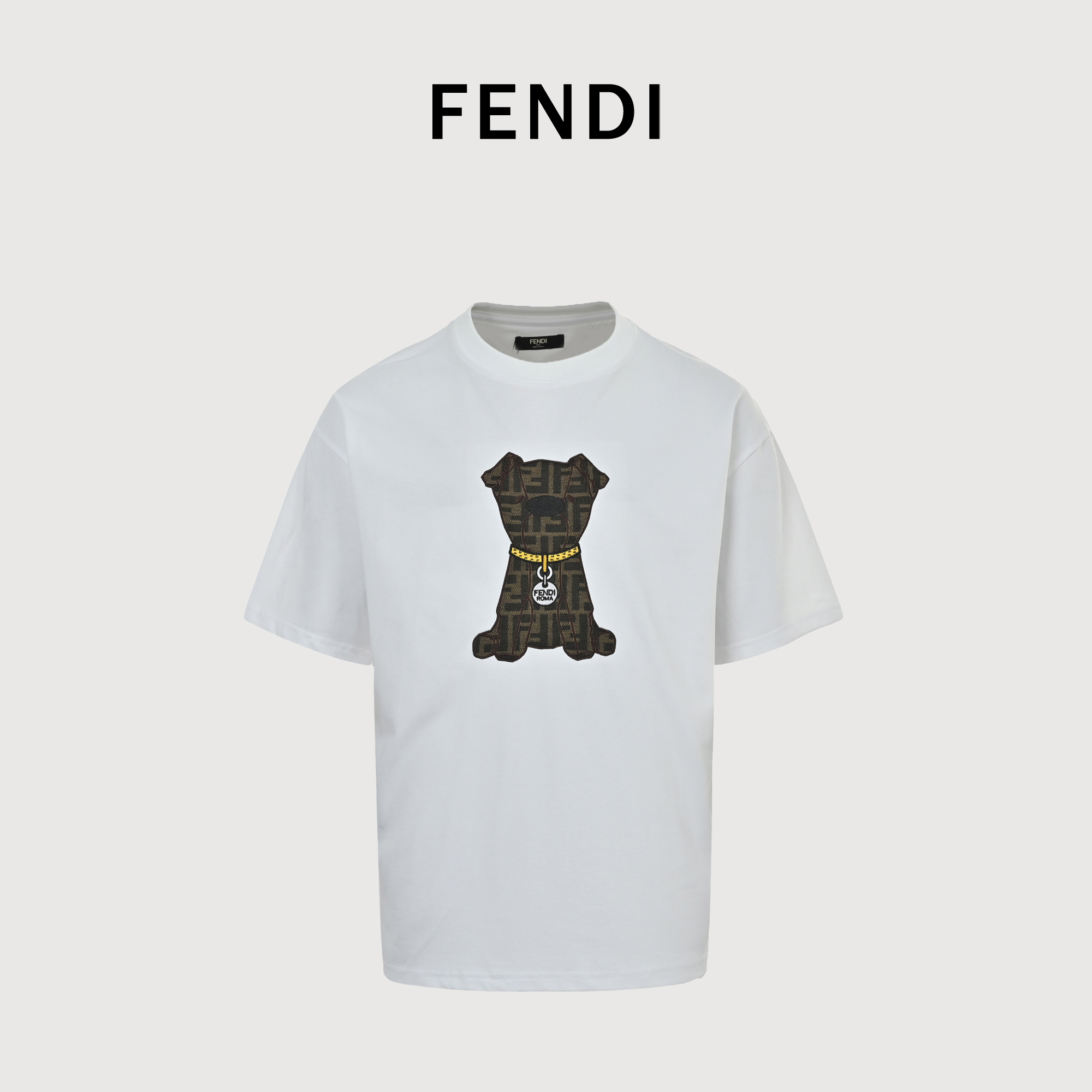 FENDI 芬迪 2026新款 重工刺绣宠物狗F字母logo 男女同款 短袖T恤 FENDI 芬迪 2026新款 重工刺绣宠物狗F字母logo 男女同款 短袖T恤