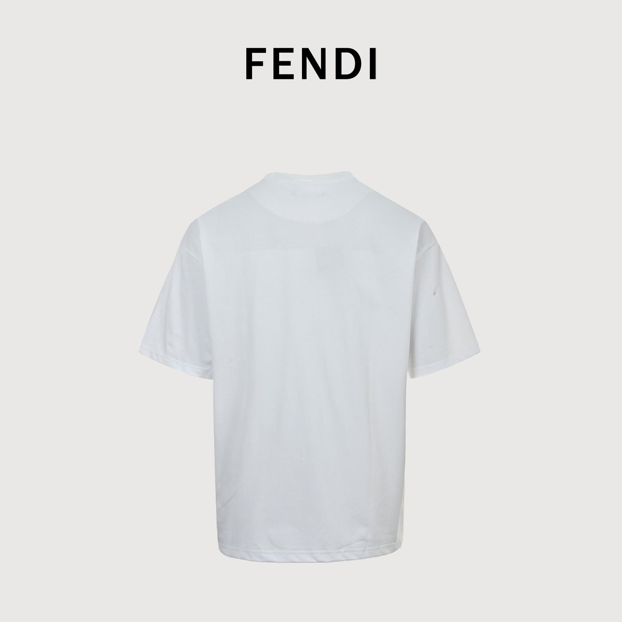 FENDI 芬迪 2026新款 重工刺绣宠物狗F字母logo 男女同款 短袖T恤 FENDI 芬迪 2026新款 重工刺绣宠物狗F字母logo 男女同款 短袖T恤