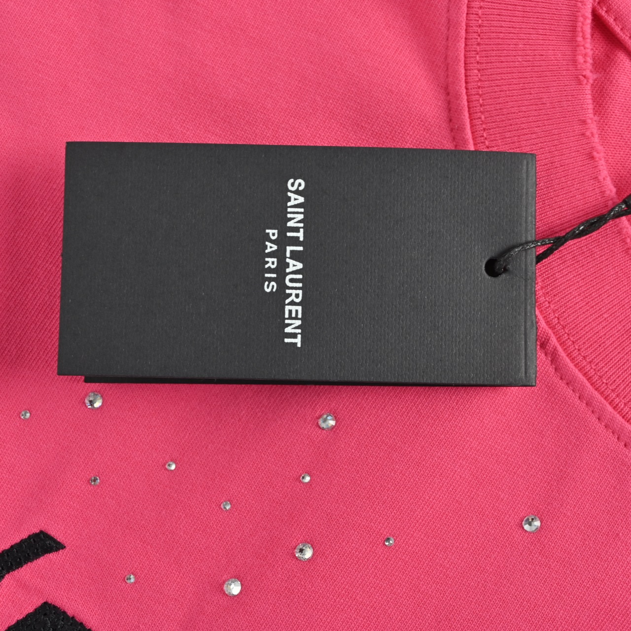 Saint laurent/圣罗兰 26ss 破刺绣烫钻短袖-莆田鞋,莆田鞋货源,高仿鞋,高仿鞋货源,安福档口,莆田高仿鞋,莆田鞋批发,高仿鞋批发,莆田高仿运动鞋,高仿运动鞋,莆田运动鞋 Saint laurent/圣罗兰 26ss 破刺绣烫钻短袖
