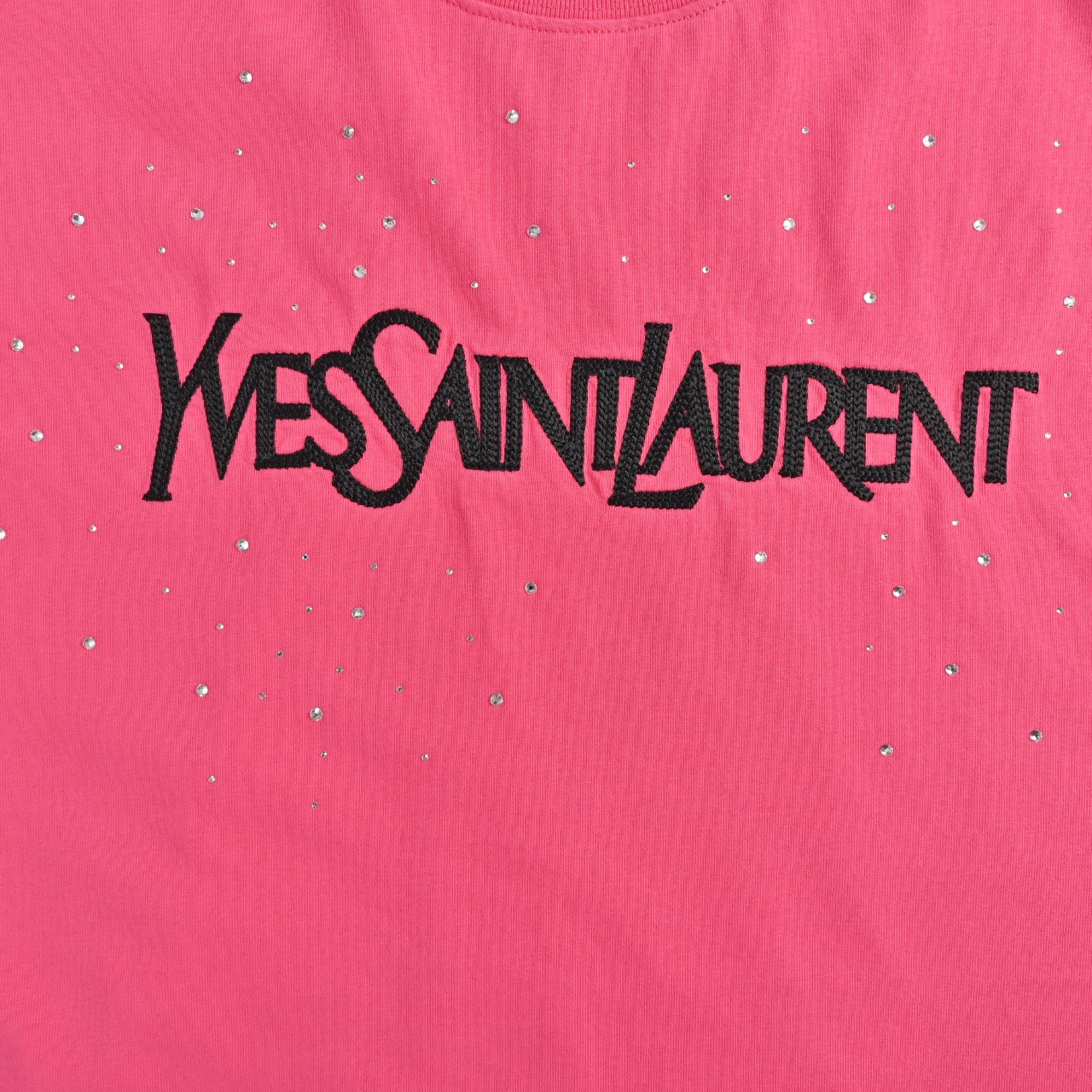 Saint laurent/圣罗兰 26ss 破刺绣烫钻短袖-莆田鞋,莆田鞋货源,高仿鞋,高仿鞋货源,安福档口,莆田高仿鞋,莆田鞋批发,高仿鞋批发,莆田高仿运动鞋,高仿运动鞋,莆田运动鞋 Saint laurent/圣罗兰 26ss 破刺绣烫钻短袖