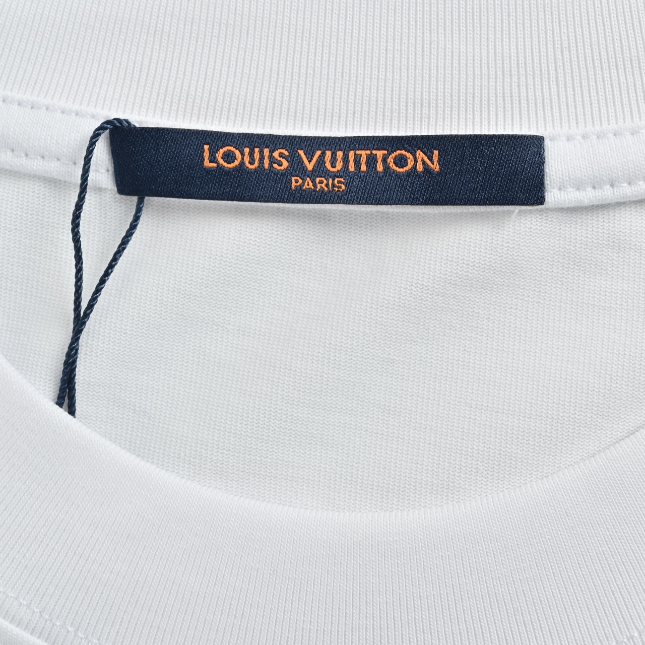 LOUIS VUITTON 路易威登LV 暗纹老花口袋短袖T恤-Chinese UA Cheap High Quatity Brand Clothes Bags handbags Sneakers wholesale wholesaler seller from China Factory suppliers Fashion Clothing Shoes best Quality Beautiful Price LOUIS VUITTON 路易威登LV 暗纹老花口袋短袖T恤