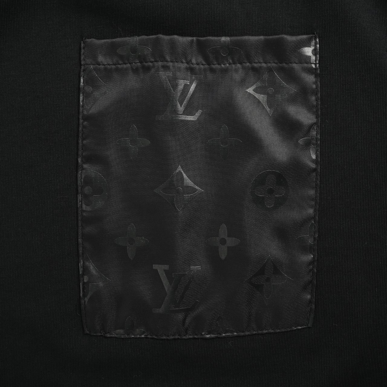 LOUIS VUITTON/路易威登LV 暗纹老花口袋短袖T恤