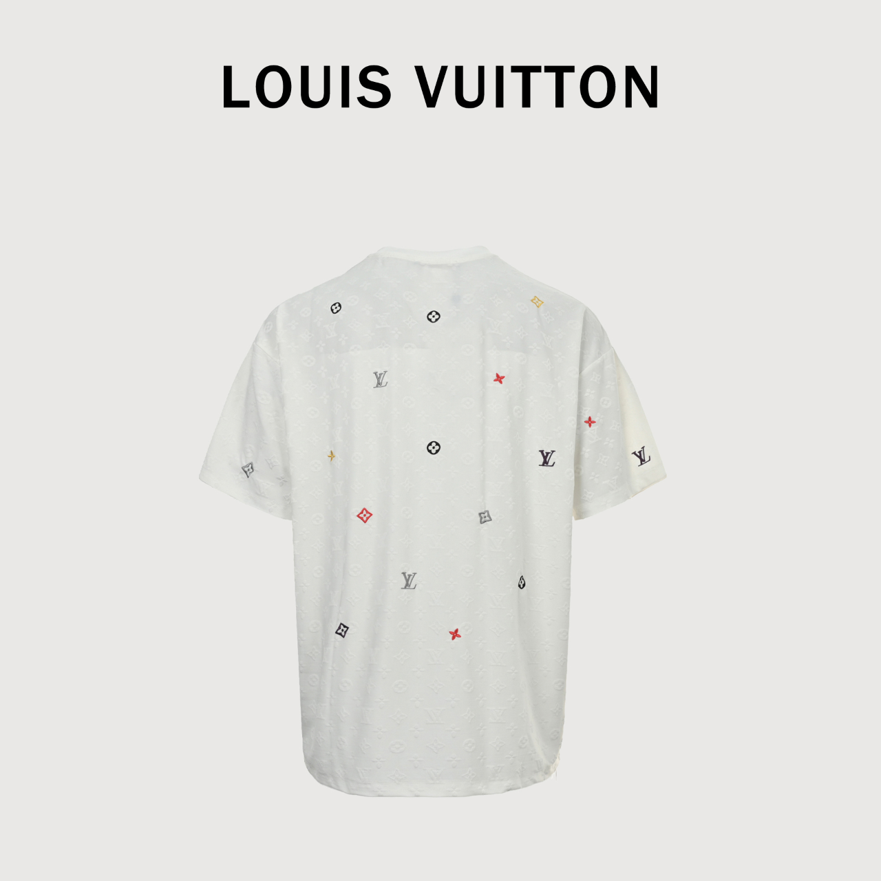 Louis Vuitton/路易威登 2026SS 满印老花三叶草点缀刺绣字LOGO 短袖T恤-Chinese UA Cheap High Quatity Brand Clothes Bags handbags Sneakers wholesale wholesaler seller from China Factory suppliers Fashion Clothing Shoes best Quality Beautiful Price Louis Vuitton/路易威登 2026SS 满印老花三叶草点缀刺绣字LOGO 短袖T恤