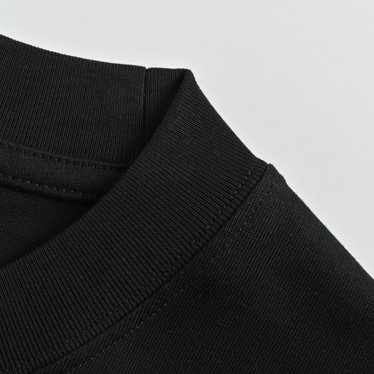 Louis Vuitton/路易威登 26ss 三花立体logo刺绣短袖 黑色 白色