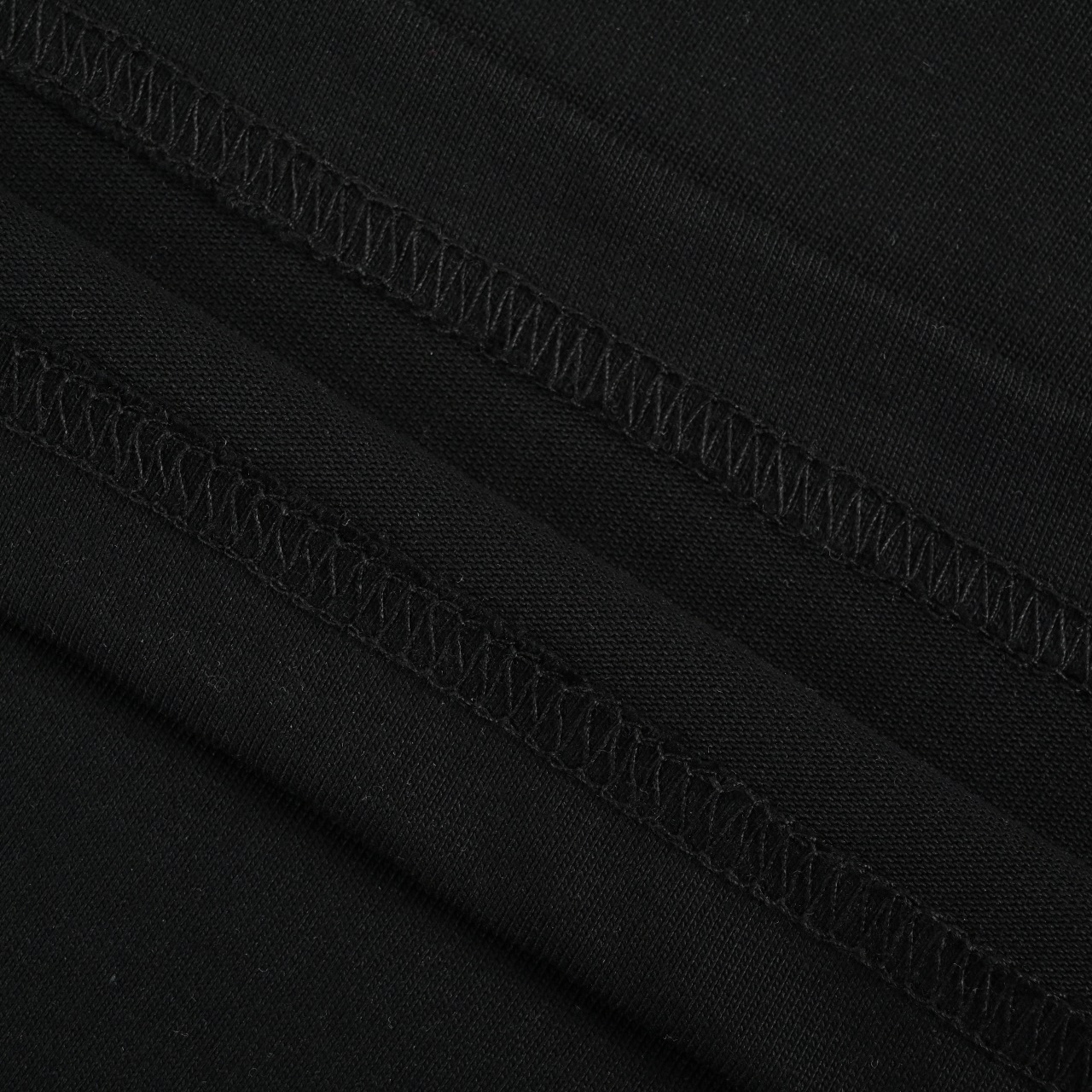 Louis Vuitton/路易威登 26ss 三花立体logo刺绣短袖 黑色 白色