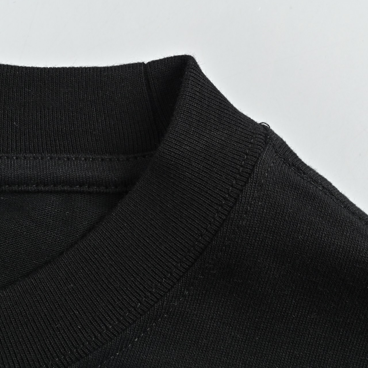 Dior 迪奥 26SS 1947刺绣字母 短袖-莆田鞋,莆田鞋货源,高仿鞋,高仿鞋货源,安福档口,莆田高仿鞋,莆田鞋批发,高仿鞋批发,莆田高仿运动鞋,高仿运动鞋,莆田运动鞋 Dior 迪奥 26SS 1947刺绣字母 短袖