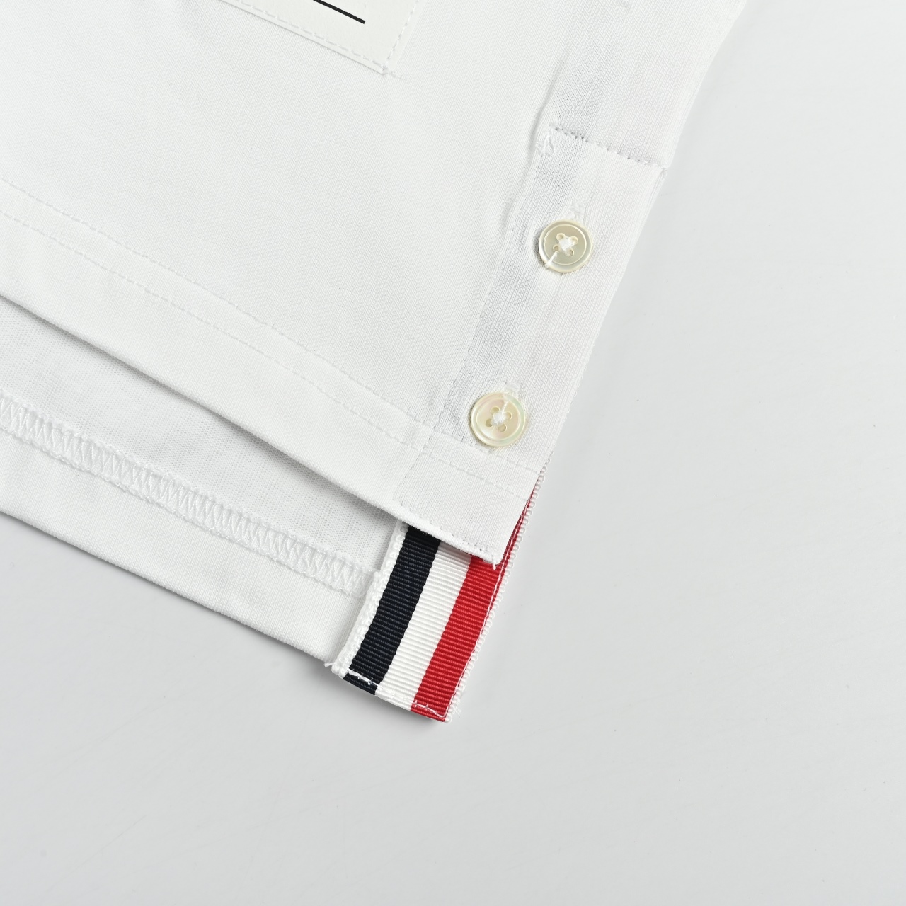 Thom Browne/汤姆布朗TB 网球小狗圆领短袖-Top High Quatity Cheap Sneakers Fashion Clothing Clothes Bags handbags Shoes of all Brand wholesale With The best Quality And Beautiful Price from China Factory Chinese suppliers wholesaler seller Thom Browne/汤姆布朗TB 网球小狗圆领短袖