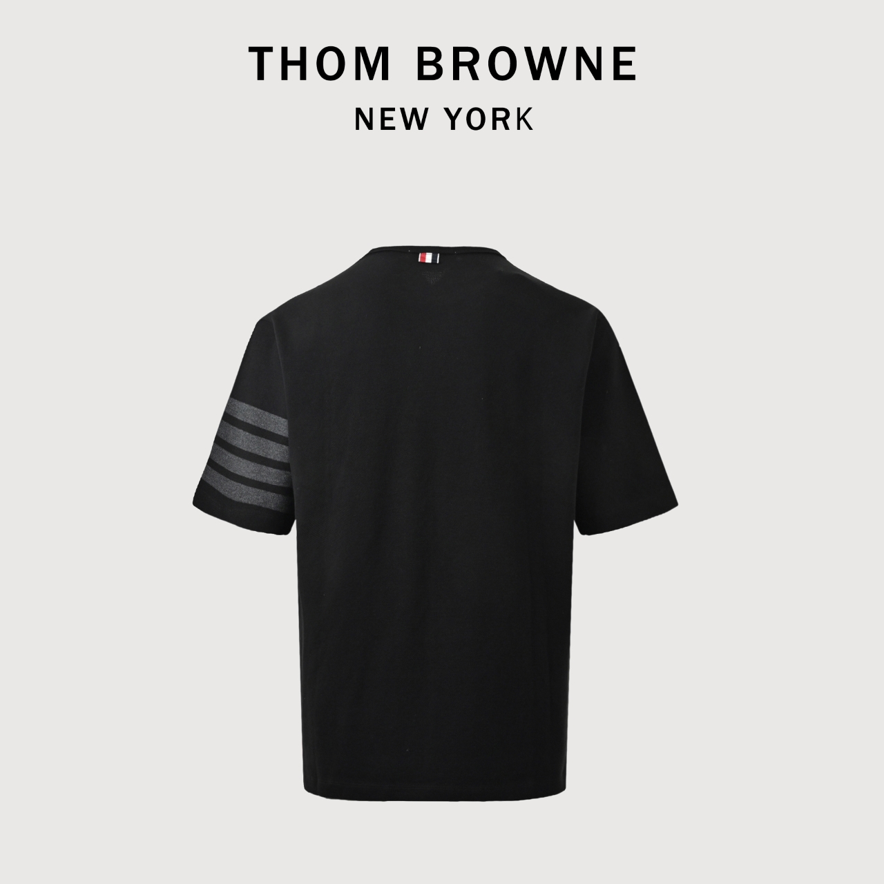ThomBrowne/汤姆布朗 TB 经典四杠 圆领短袖 TB经典版型 碳灰-Chinese UA Cheap High Quatity Brand Clothes Bags handbags Sneakers wholesale wholesaler seller from China Factory suppliers Fashion Clothing Shoes best Quality Beautiful Price ThomBrowne/汤姆布朗 TB 经典四杠 圆领短袖 TB经典版型 碳灰