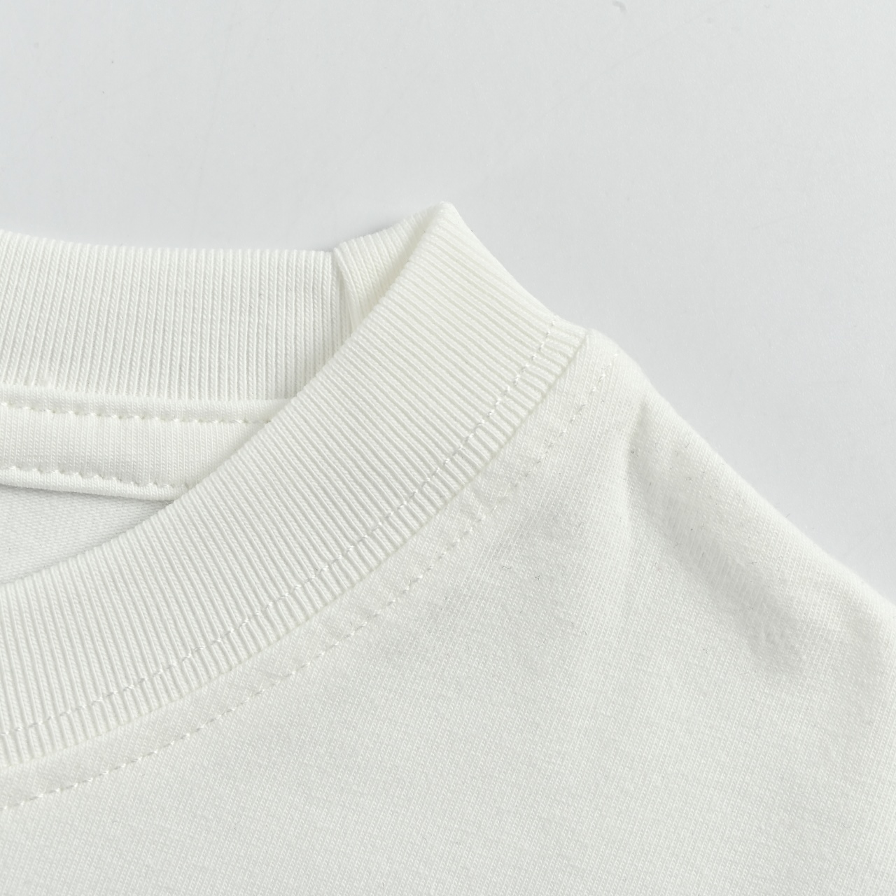 Gucci古驰 双G互扣麦穗缰绳字母刺绣短袖-Chinese UA Cheap High Quatity Brand Clothes Bags handbags Sneakers wholesale wholesaler seller from China Factory suppliers Fashion Clothing Shoes best Quality Beautiful Price Gucci古驰 双G互扣麦穗缰绳字母刺绣短袖