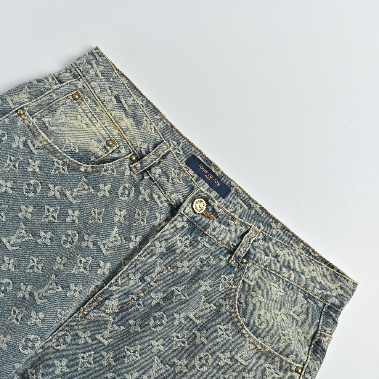 Louis Vuitton/路易威登LV满印提花直筒水洗牛仔长裤-Chinese UA Cheap High Quatity Brand Clothes Bags handbags Sneakers wholesale wholesaler seller from China Factory suppliers Fashion Clothing Shoes best Quality Beautiful Price Louis Vuitton/路易威登LV满印提花直筒水洗牛仔长裤
