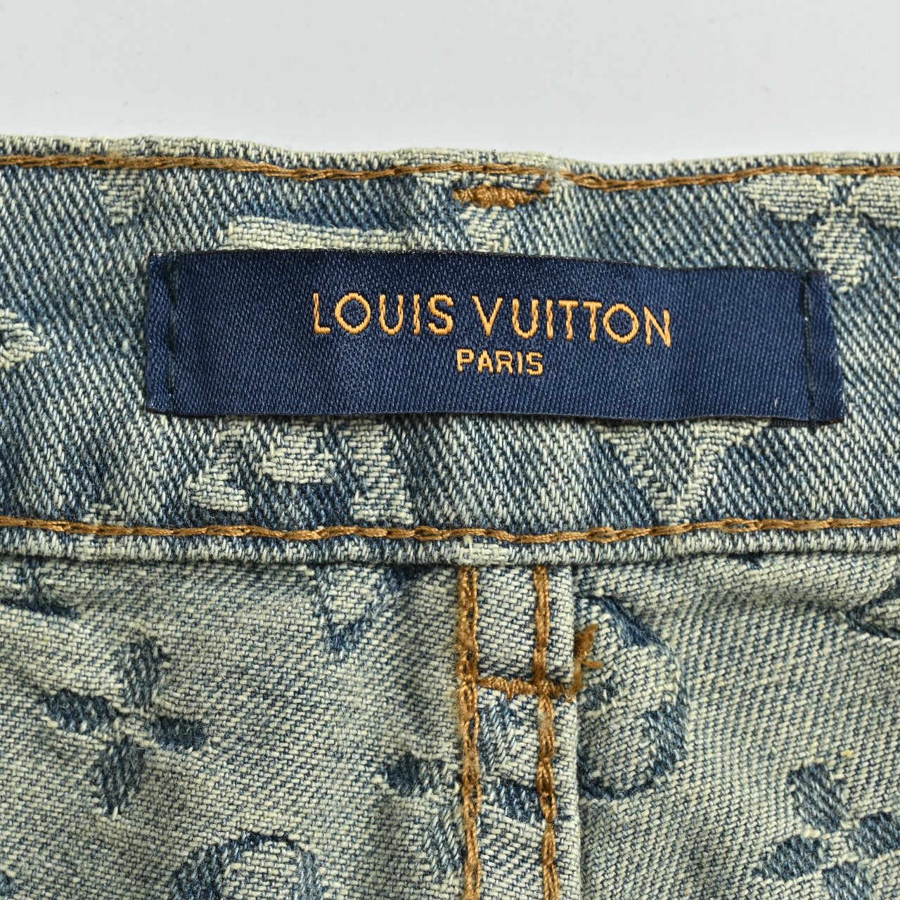 Louis Vuitton/路易威登LV满印提花直筒水洗牛仔长裤-Chinese UA Cheap High Quatity Brand Clothes Bags handbags Sneakers wholesale wholesaler seller from China Factory suppliers Fashion Clothing Shoes best Quality Beautiful Price Louis Vuitton/路易威登LV满印提花直筒水洗牛仔长裤