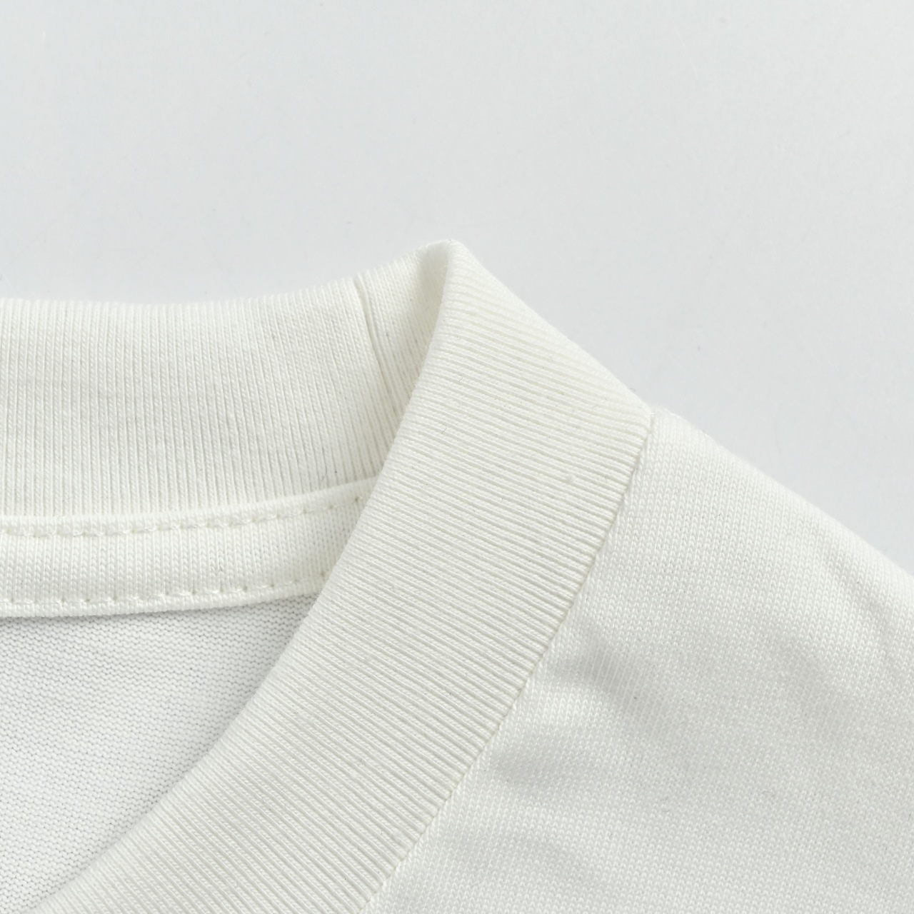 Louis vuitton路易威登 LV渐变刺绣倒写短袖T恤 黑色 白色-Top High Quatity Cheap Sneakers Fashion Clothing Clothes Bags handbags Shoes of all Brand wholesale With The best Quality And Beautiful Price from China Factory Chinese suppliers wholesaler seller Louis vuitton路易威登 LV渐变刺绣倒写短袖T恤 黑色 白色