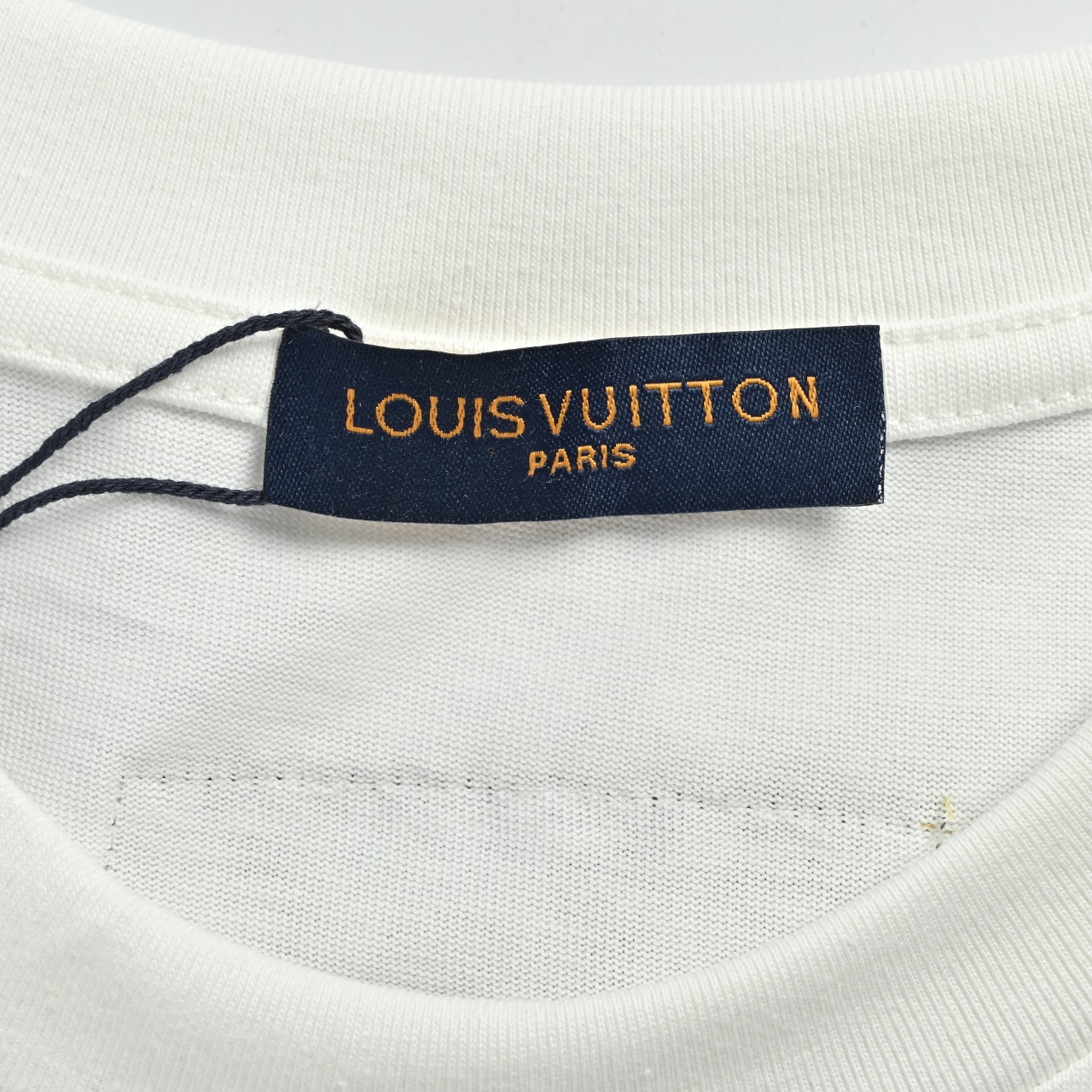 Louis vuitton路易威登 LV渐变刺绣倒写短袖T恤 黑色 白色-Top High Quatity Cheap Sneakers Fashion Clothing Clothes Bags handbags Shoes of all Brand wholesale With The best Quality And Beautiful Price from China Factory Chinese suppliers wholesaler seller Louis vuitton路易威登 LV渐变刺绣倒写短袖T恤 黑色 白色
