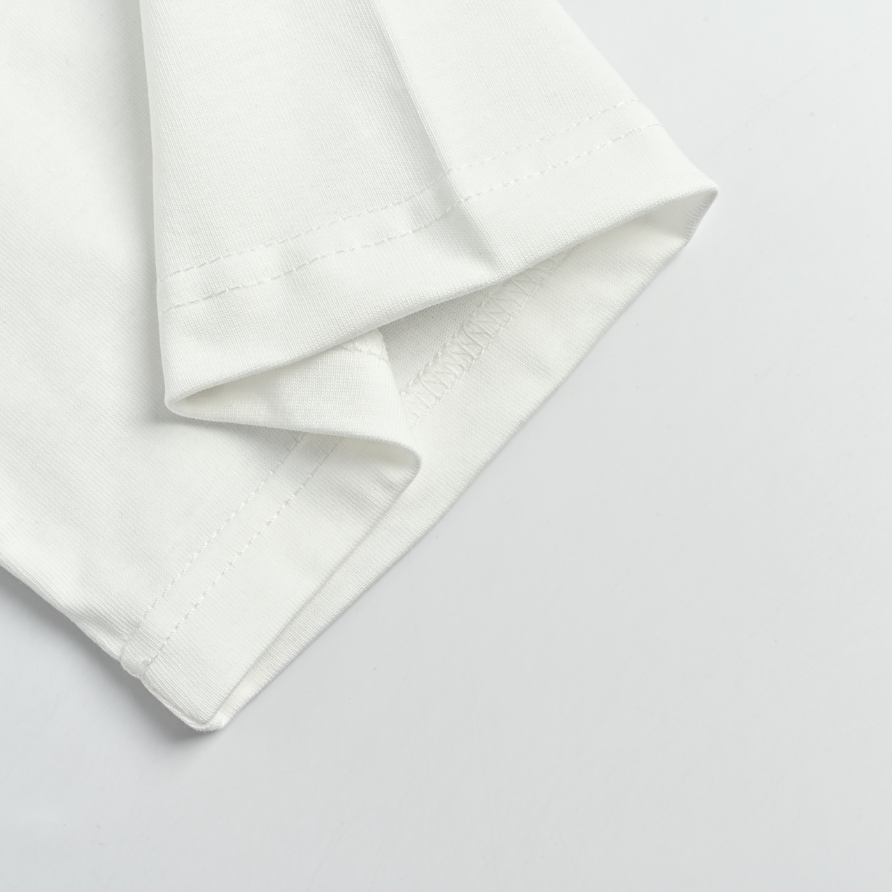 Louis vuitton路易威登 LV渐变刺绣倒写短袖T恤 黑色 白色-Top High Quatity Cheap Sneakers Fashion Clothing Clothes Bags handbags Shoes of all Brand wholesale With The best Quality And Beautiful Price from China Factory Chinese suppliers wholesaler seller Louis vuitton路易威登 LV渐变刺绣倒写短袖T恤 黑色 白色