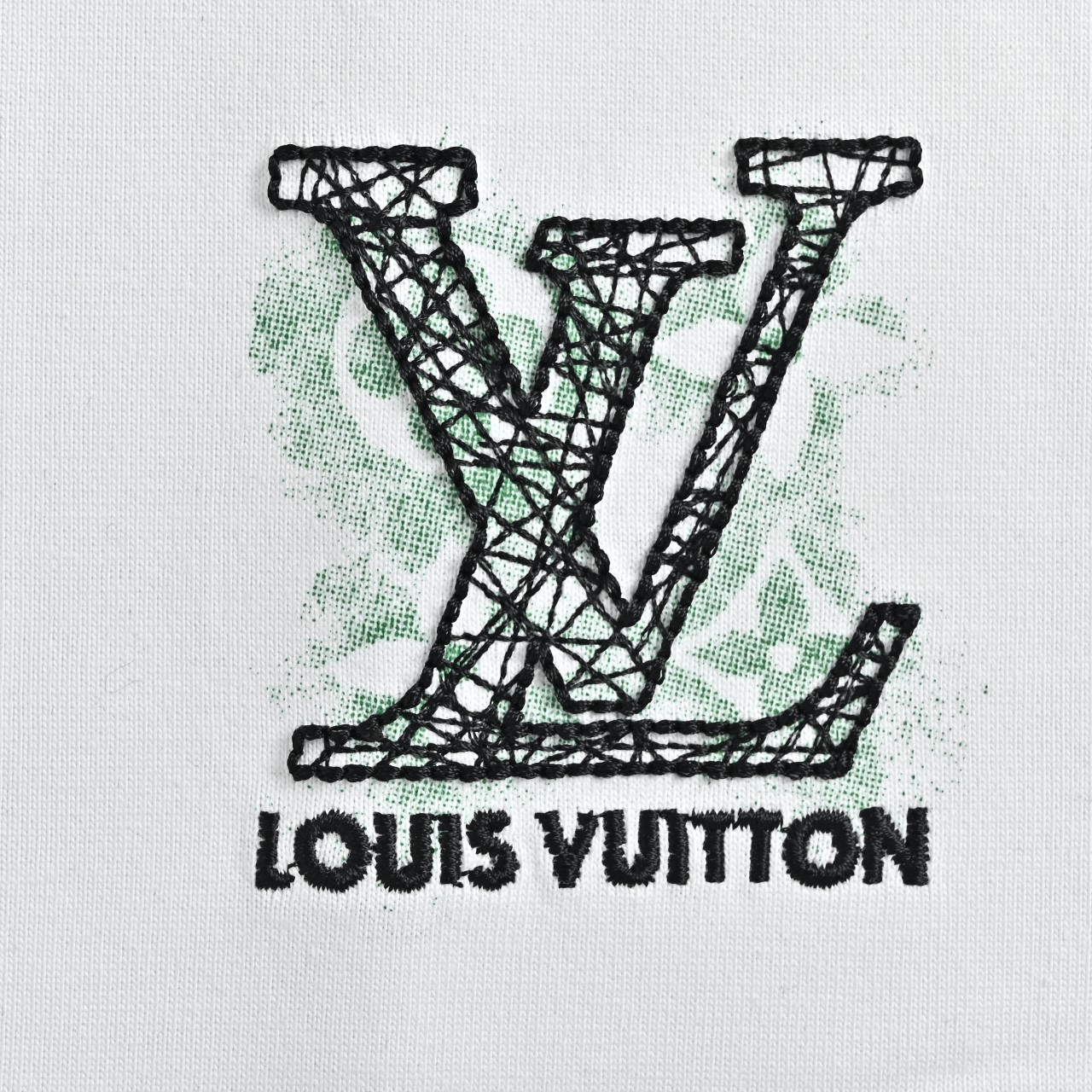 Louis Vuitton/路易威登 喷墨老花线条logo刺绣短袖-莆田鞋,莆田鞋货源,高仿鞋,高仿鞋货源,安福档口,莆田高仿鞋,莆田鞋批发,高仿鞋批发,莆田高仿运动鞋,高仿运动鞋,莆田运动鞋 Louis Vuitton/路易威登 喷墨老花线条logo刺绣短袖