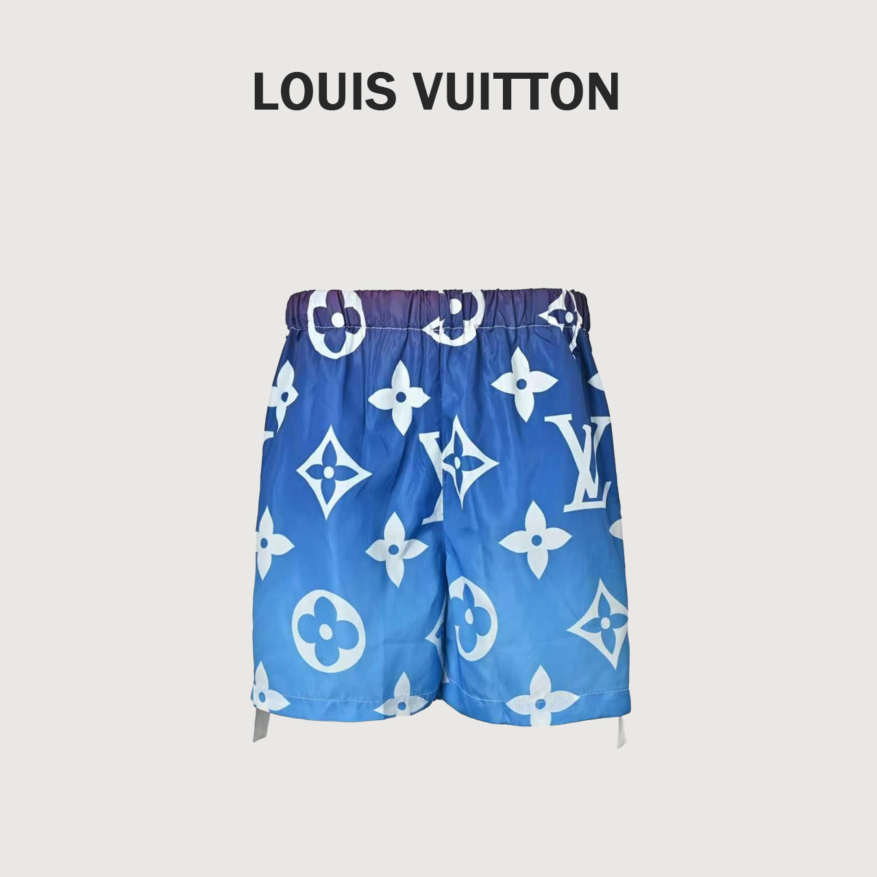 Louis Vuitton/路易威登 老花渐变蓝织带短裤 2021最新款 今年的渐变比去年的海军蓝好看得多了,上身自然不用说,非常好看,面料实用:150D纶面料做数码分散料印花,夏天必备