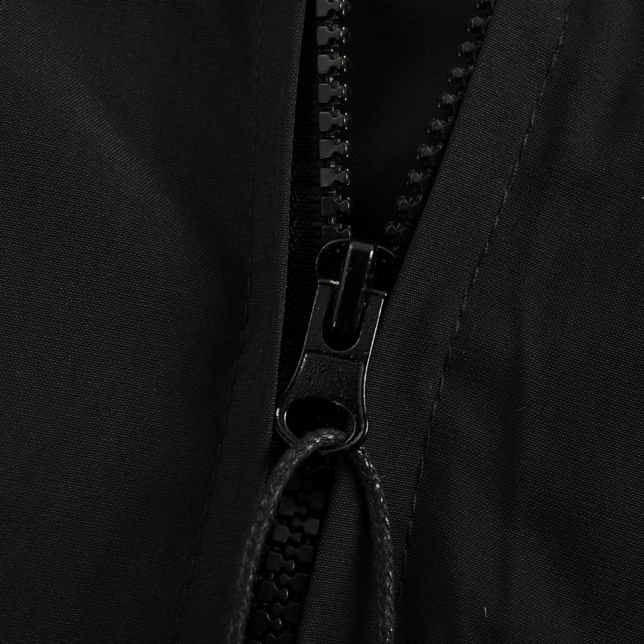 本地自取💰320
NIKE耐克 小标羽绒棉服
男女情侣款非常火爆!柜子同款!还原客供面料!高逼格!nike耐克冬季男女同款情侣款保暖个性棒球领飞行青年立领短款休闲大众简约风!定制拉链 定制螺纹!小红书 抖音爆款众明星纷纷上身!采用原厂客供防风面料,选用新疆棉绒和高端羽绒棉夹层内里,亲肤柔软 保暖效果更佳!胸前标志性彰显品牌特征,落肩袖设计 宽松有型,尽显时尚感,工艺复杂,细节完美,,男女同款,百搭神器,绝对炸街!冬季保暖必备之一!完美品质!整箱援货!颜值相当高 做工超精致
颜色:黑色 卡其
尺码:s m l xl