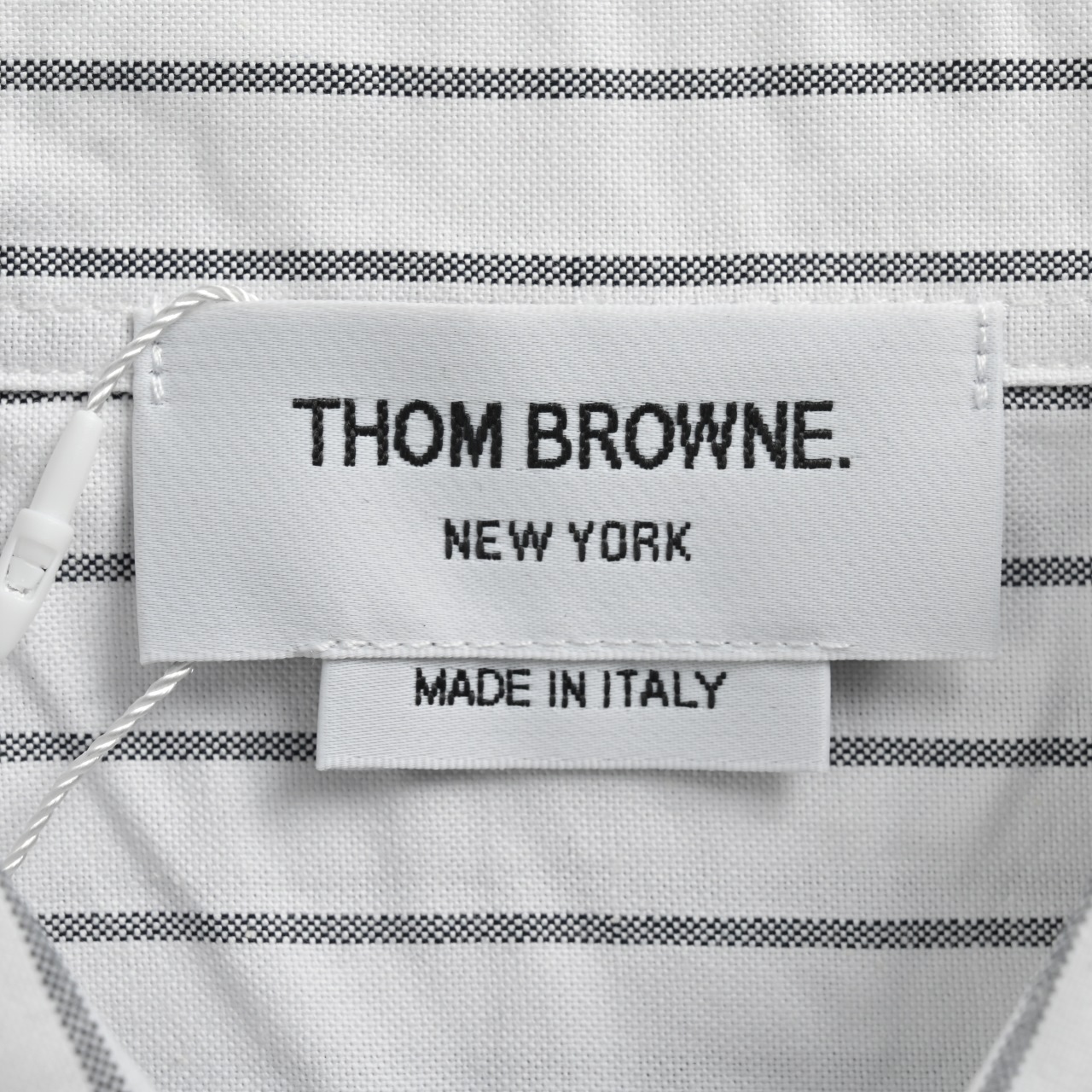 THOM BROWNE/汤姆布朗TB 纯棉竖条纹双织带长袖衬衫-Chinese UA Cheap High Quatity Brand Clothes Bags handbags Sneakers wholesale wholesaler seller from China Factory suppliers Fashion Clothing Shoes best Quality Beautiful Price THOM BROWNE/汤姆布朗TB 纯棉竖条纹双织带长袖衬衫