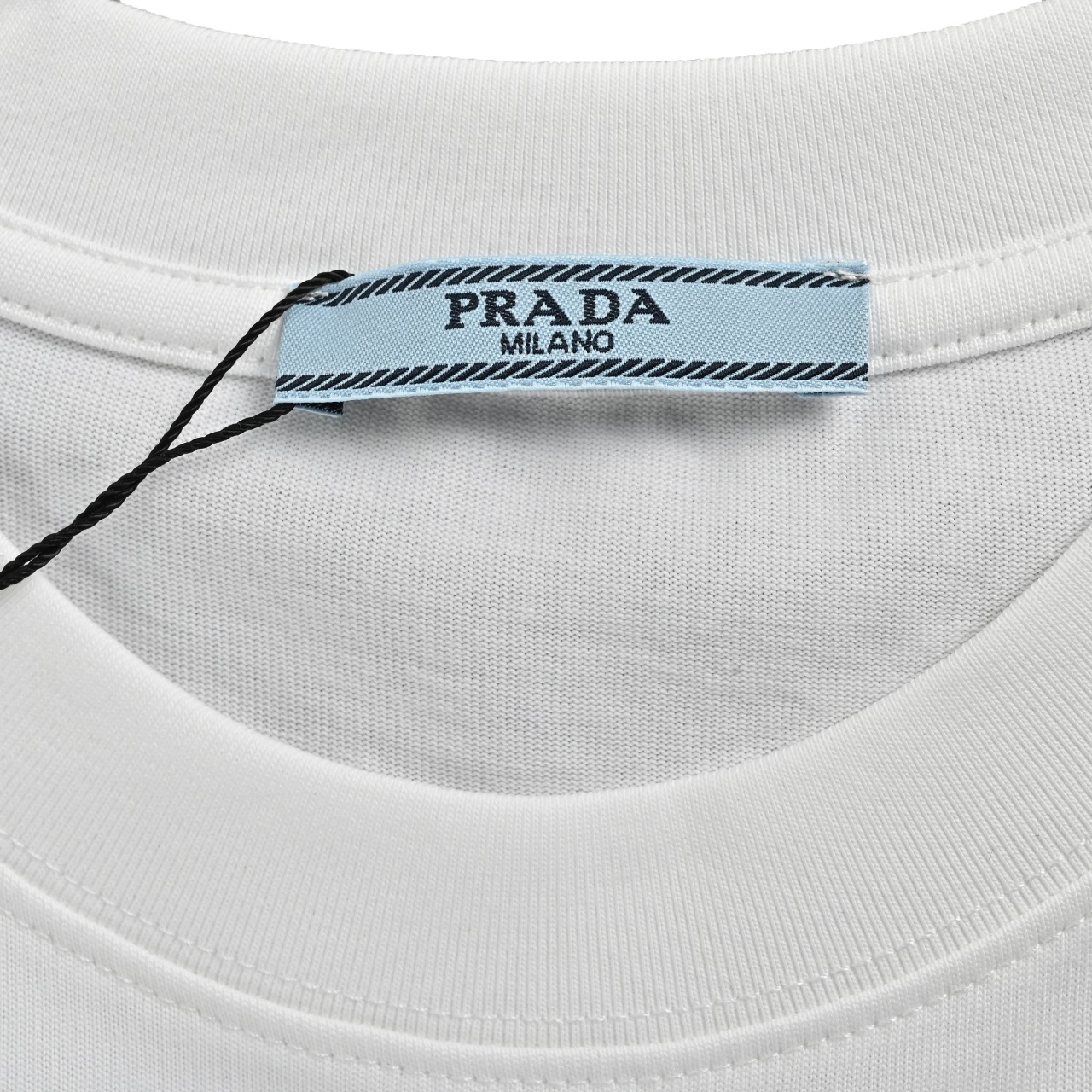 Prada/普拉达 25ss 圆形立体绣花红色标字母 短袖t恤