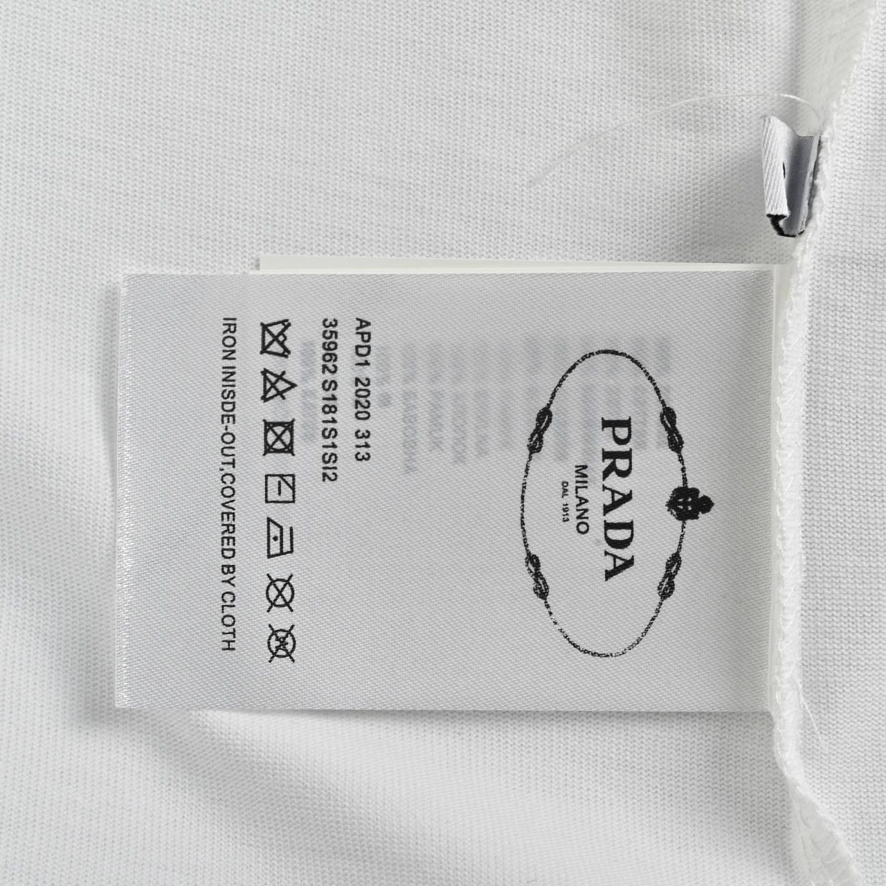 Prada/普拉达 25ss 圆形立体绣花红色标字母 短袖t恤