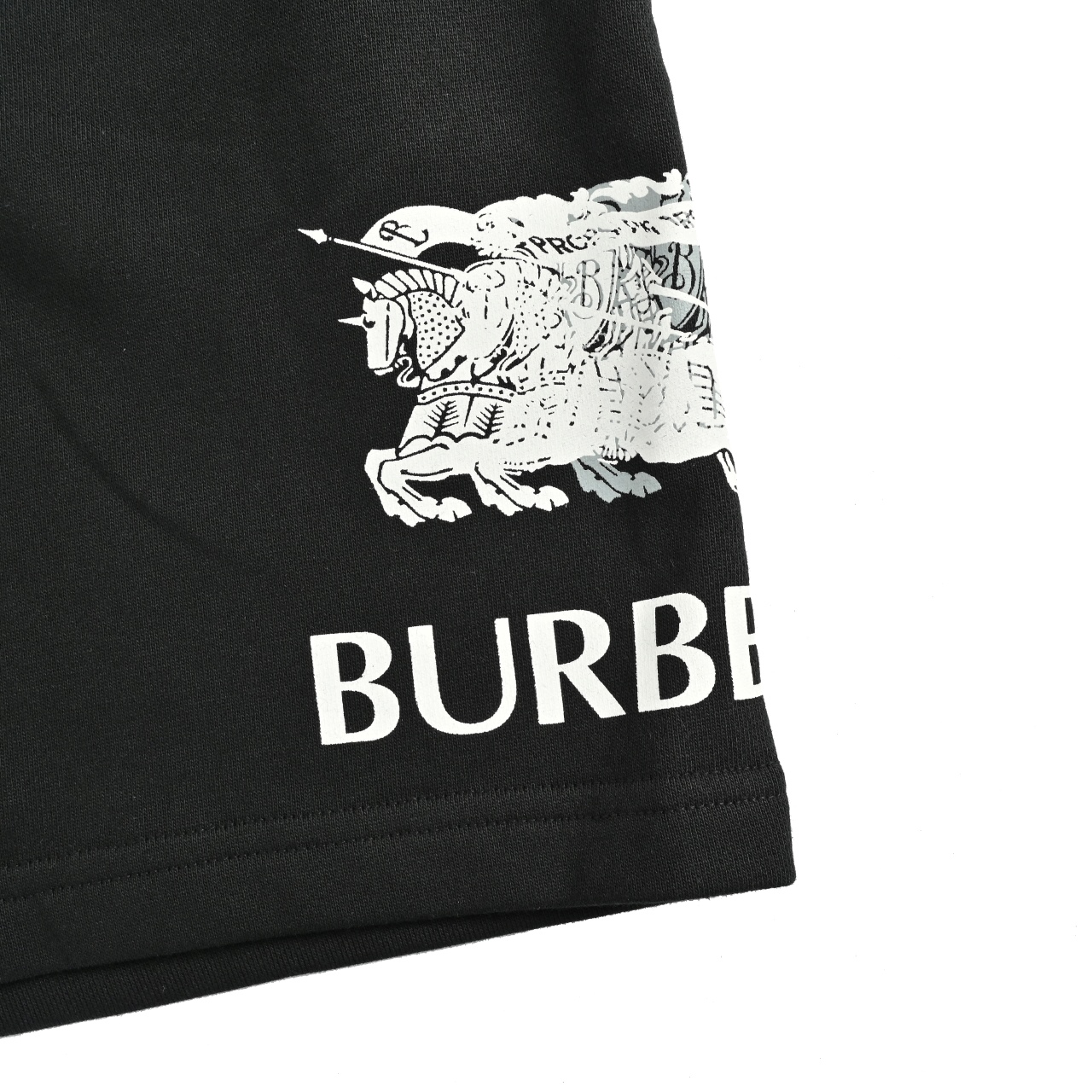 BURBERRY/巴宝莉BBR 侧边战马 印花短裤