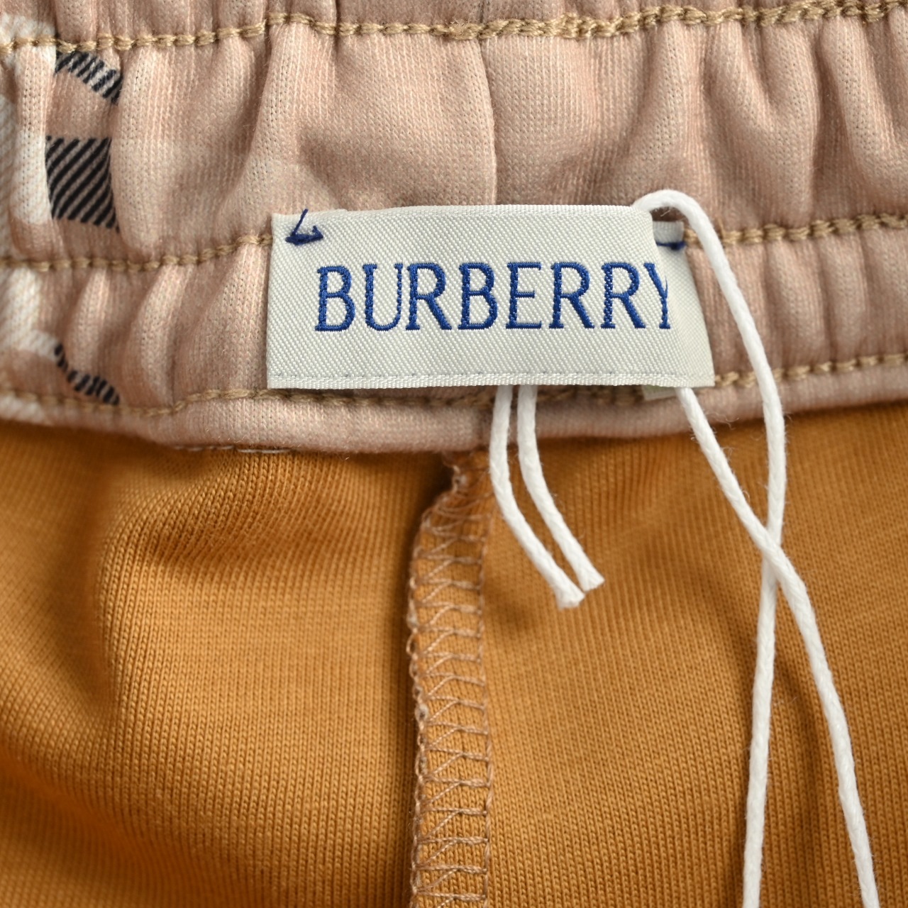 BURBERRY/巴宝莉BBR 格纹战马 印花短裤 BURBERRY/巴宝莉BBR 格纹战马 印花短裤