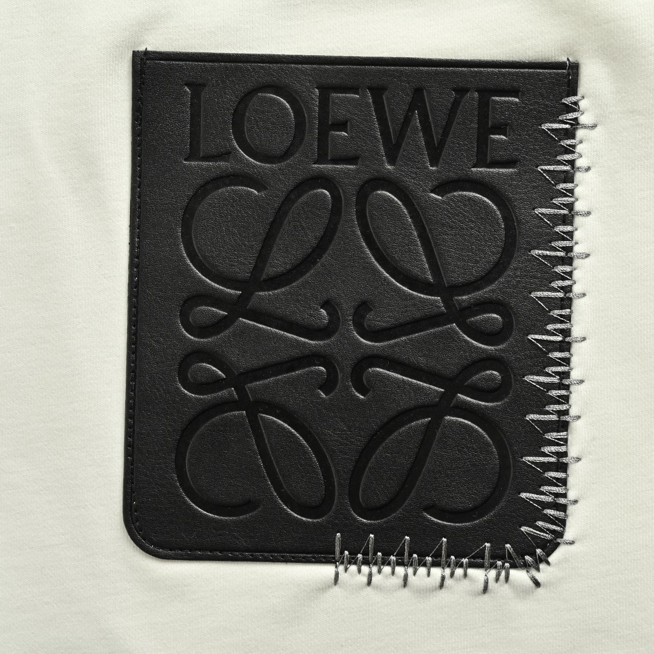 LOEWE 罗意威 人字曲线刺绣 短裤