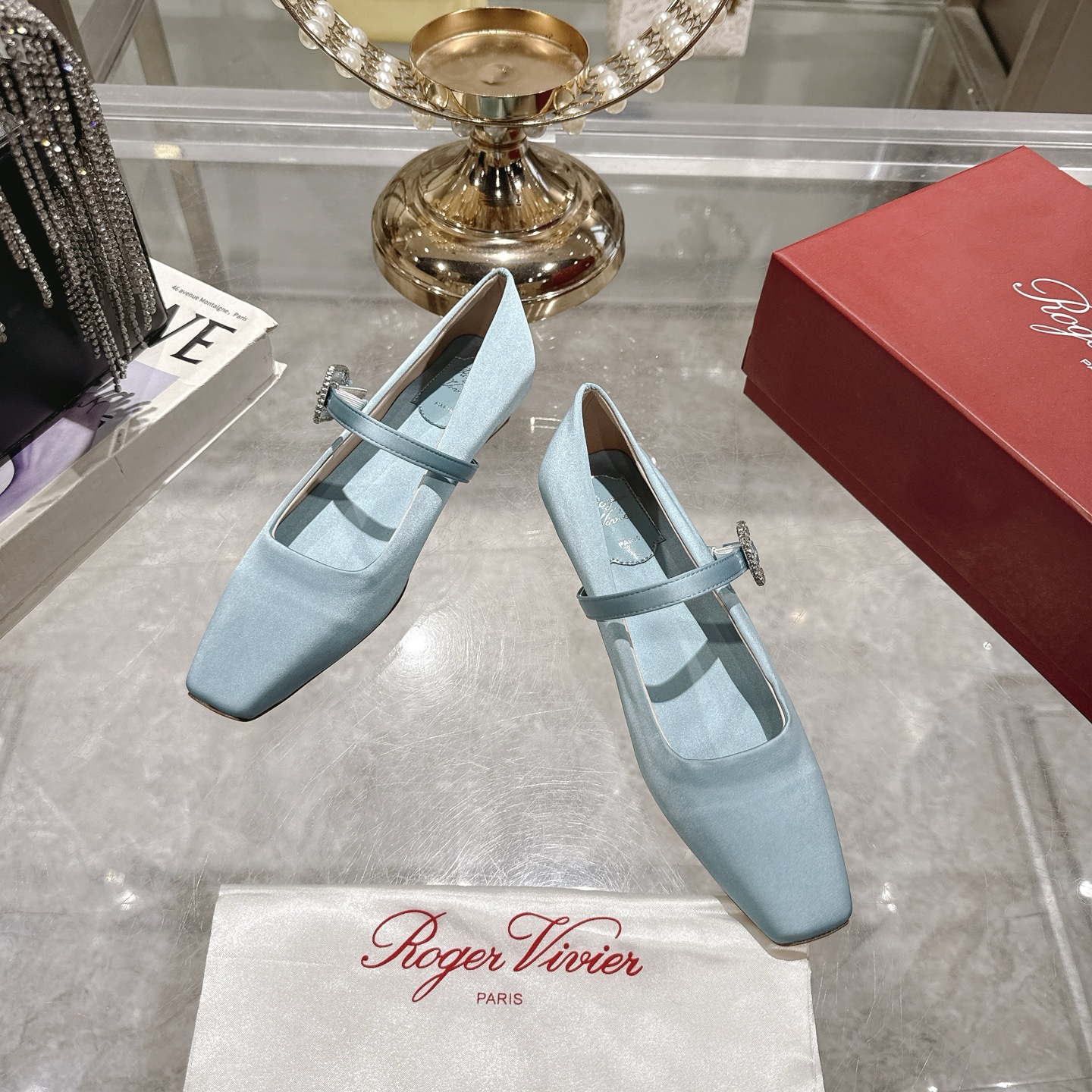 French Retro Charm: Roger Vivier RV 25ss Mary Jane Sole Shoe Review with Original Silk and Gold Details - 图片 2