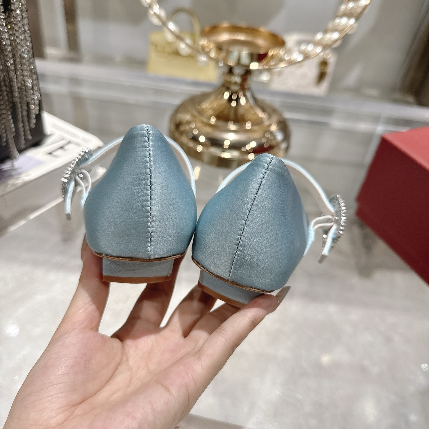 French Retro Charm: Roger Vivier RV 25ss Mary Jane Sole Shoe Review with Original Silk and Gold Details - 图片 8