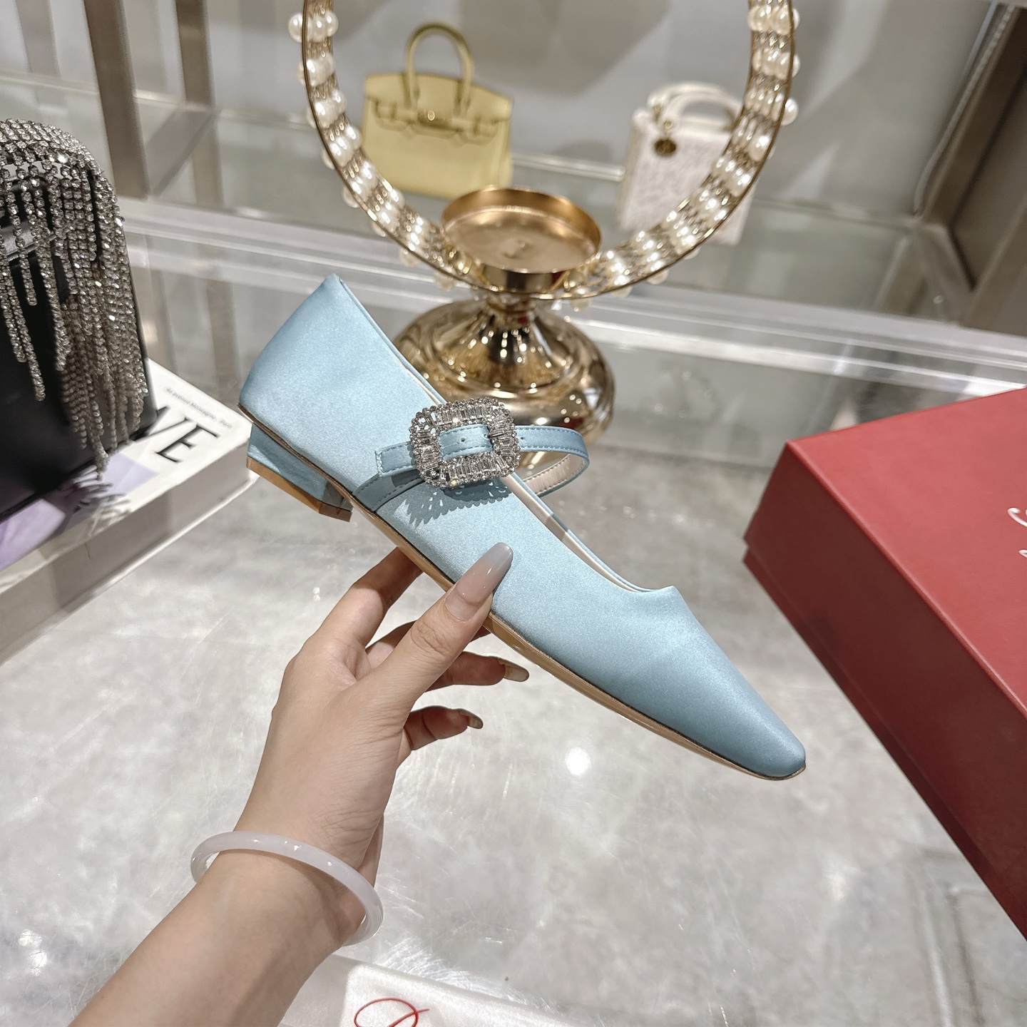 French Retro Charm: Roger Vivier RV 25ss Mary Jane Sole Shoe Review with Original Silk and Gold Details - 图片 5