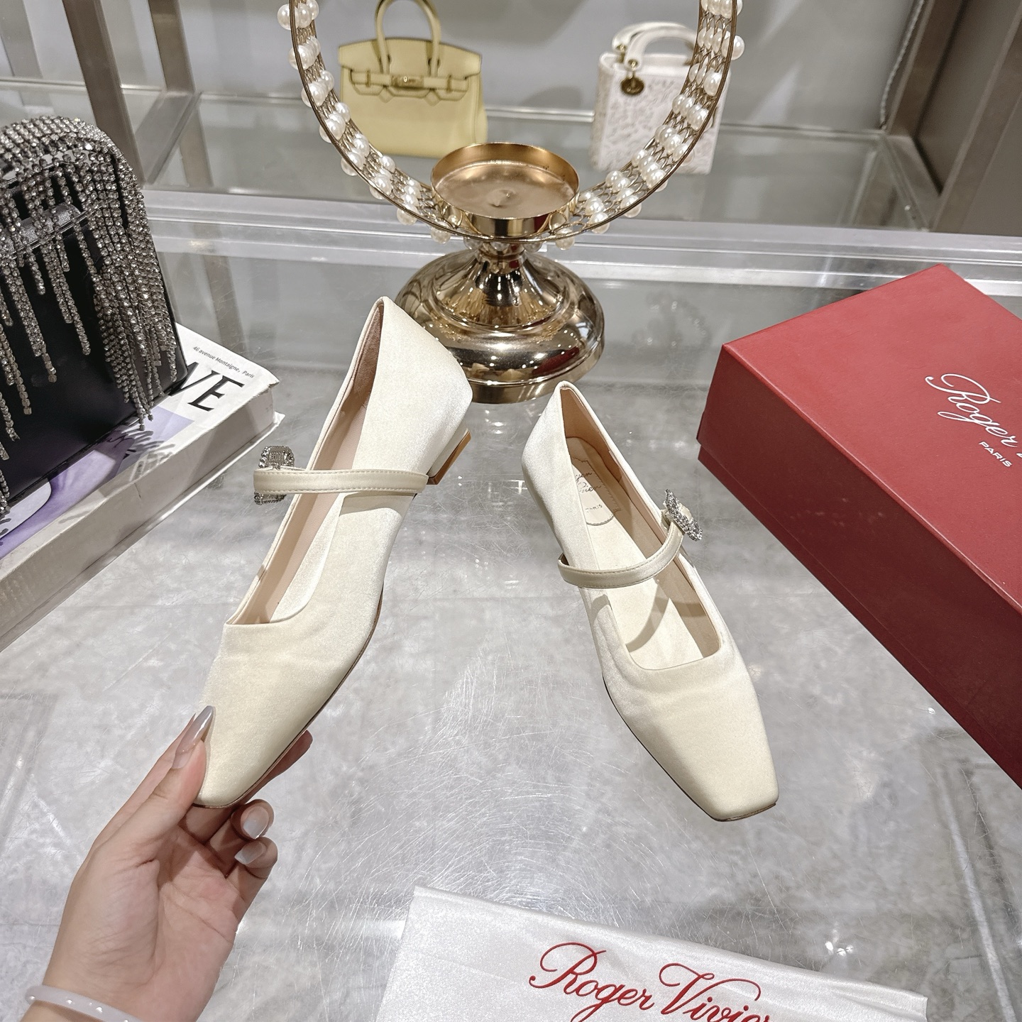 French Retrospect: Roger Vivier RV 25ss Mary Jane Ballerina Shoes with Original Silk and Gold Details - 图片 4