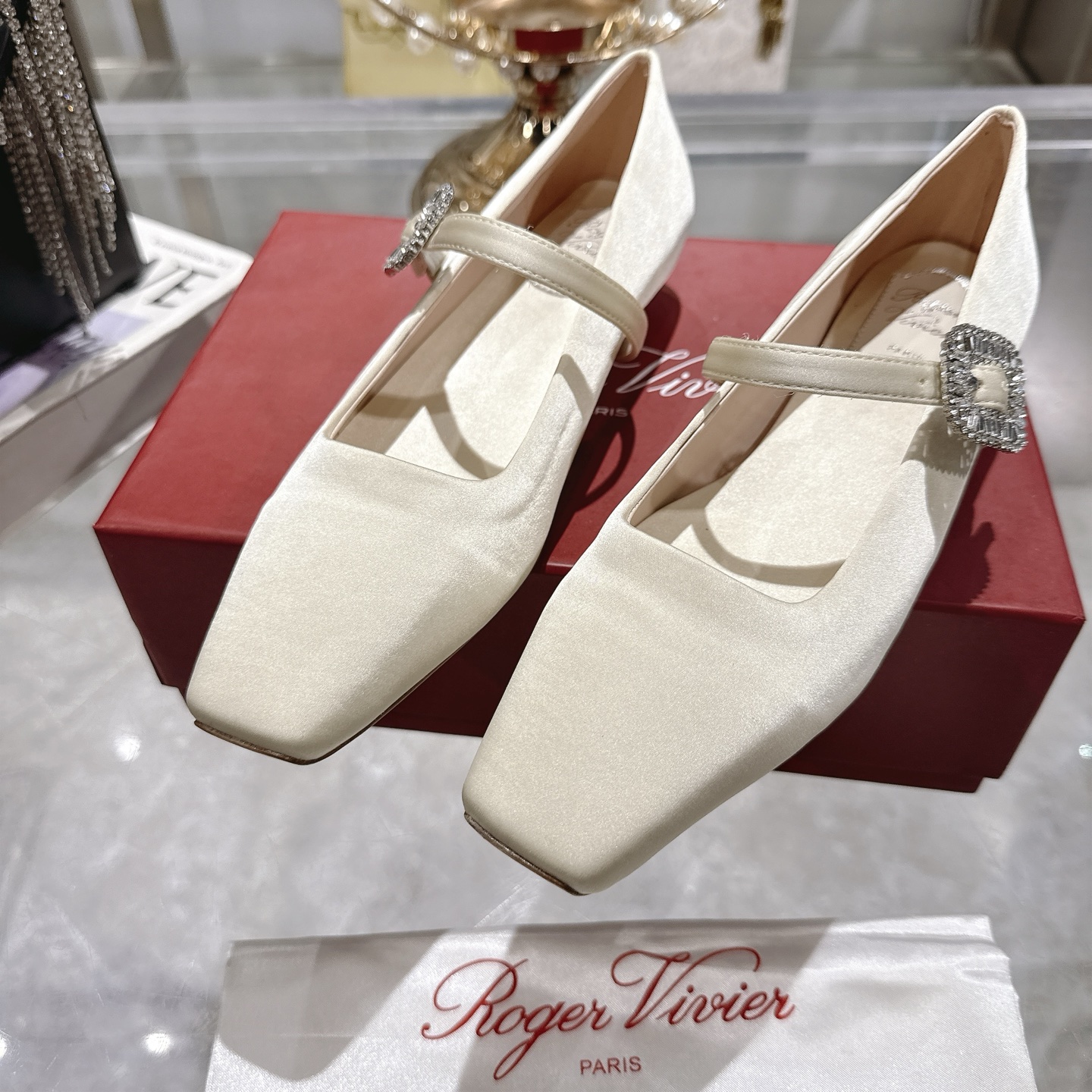 French Retrospect: Roger Vivier RV 25ss Mary Jane Ballerina Shoes with Original Silk and Gold Details - 图片 7