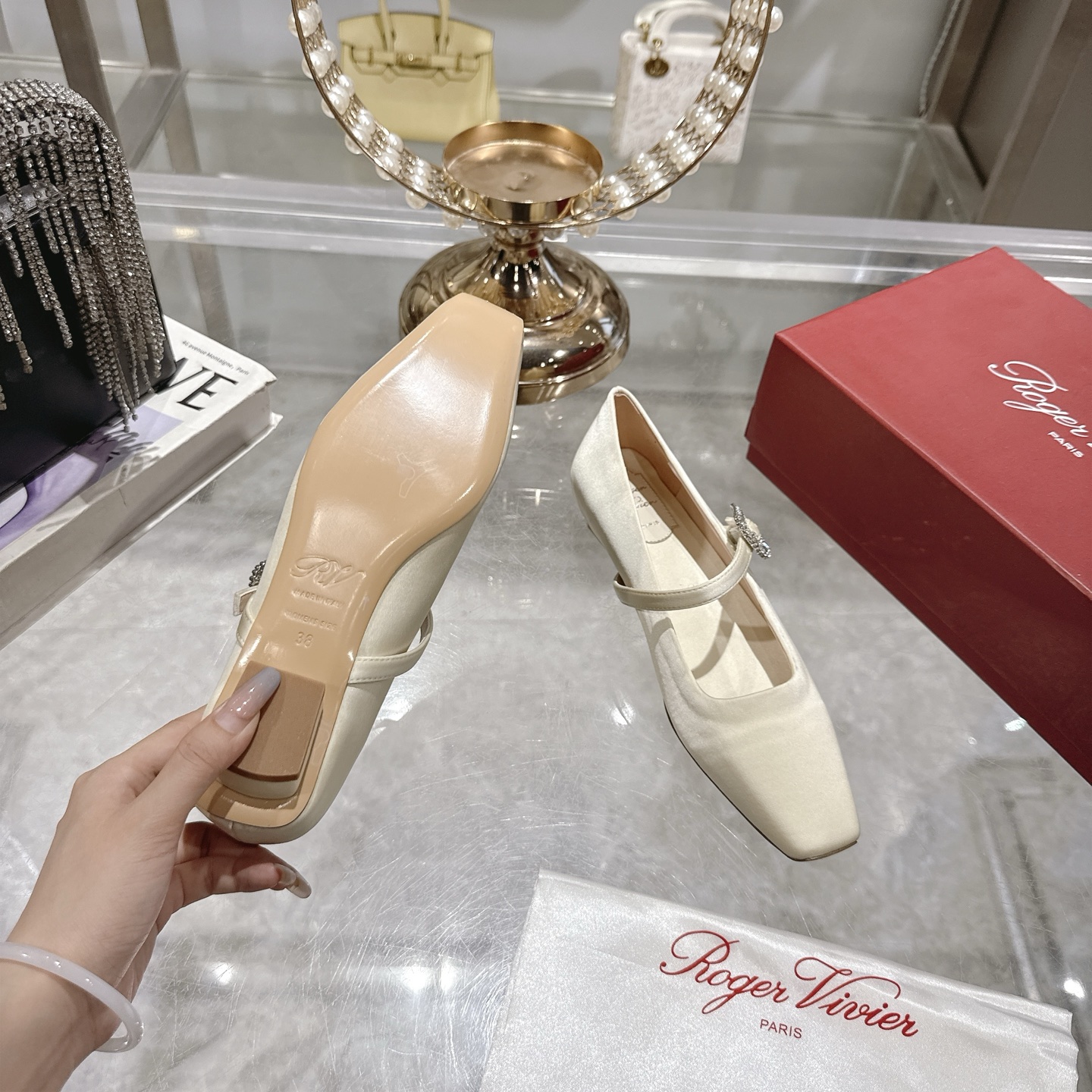 French Retrospect: Roger Vivier RV 25ss Mary Jane Ballerina Shoes with Original Silk and Gold Details - 图片 9