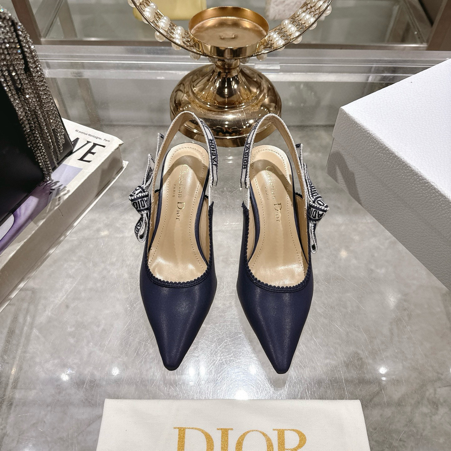 NO:469239,Dior 2025 Spring and Summer Show new bling...bling...Crystal Shoes Capture series high heel women's shoes Celebrity's same rhinestone sandals Top high-end version Exclusively available Material: Original customization special materials + water-dyed sheepskin footbed + original mold opening hardware buckle + Italian genuine leather outsole Heel height: flat sole 4.5cm 8.5cm size34-41 (40.41) Customized, sandals, dior, dior, sandals, sheepskin, Leather soles19860909Dior 迪奥 2025春夏走秀新款bling...bling...水晶鞋 Capture系列高跟女鞋 明星同款水钻凉鞋 市面顶级高端版本 独家发售 材质:原版定制特殊材料+水染羊皮垫脚+原版开模五金扣+意大利真皮大底 跟高:平底 4.5cm 8.5cm size34-41 (40 .41)定做,凉鞋,dior,dior,sandals,sheepskin,Leather soles,Women's Shoes