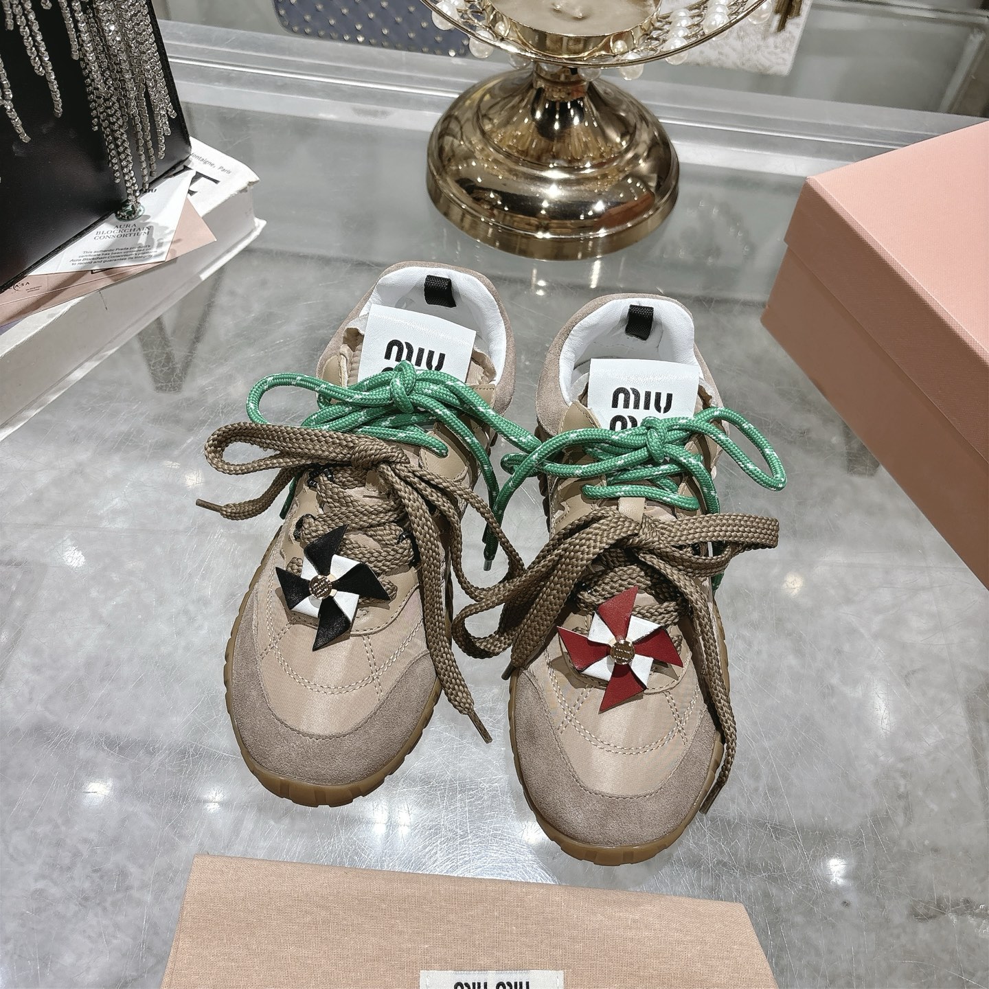 NO:494081,10 buckles, 25 biscuit shoes, Forrest Gump shoes, casual shoes, sports shoes, new spring and summer style, the latest popular avant-garde and bold design, the miu style is integrated into the simple lines of this thick-soled canvas sneaker, the chic logo is decorated on the tongue and back, embellished with retro, thick-soled design, bold and innovative avant-garde, comfortable and breathable on the feet, and the color is also very versatile, 34-41 (34 41 customized), casual shoes/sneakers, miumiu, sneakers19860909饰扣10缪缪25饼干鞋 阿甘鞋休闲鞋运动鞋 春夏新款 最近爆款前卫大胆的设计 miu风格融于此款厚底帆布运动鞋的简约线条 别致徽标饰于鞋舌与背后,点缀复古 厚底设计 大胆创新前卫 上脚舒适透气 颜色也很百搭码数34-41 (34 41订做),休闲鞋/运动鞋,miumiu,sneakers,Women's Shoes