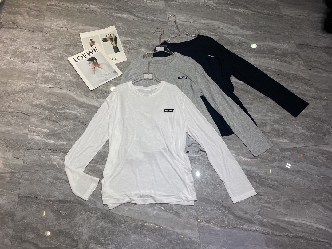 Replice de sortie 1: 1
 MiuMiu Vêtements T-Shirt Réplique vente en ligne
 Noir Gris Blanc Série d’été