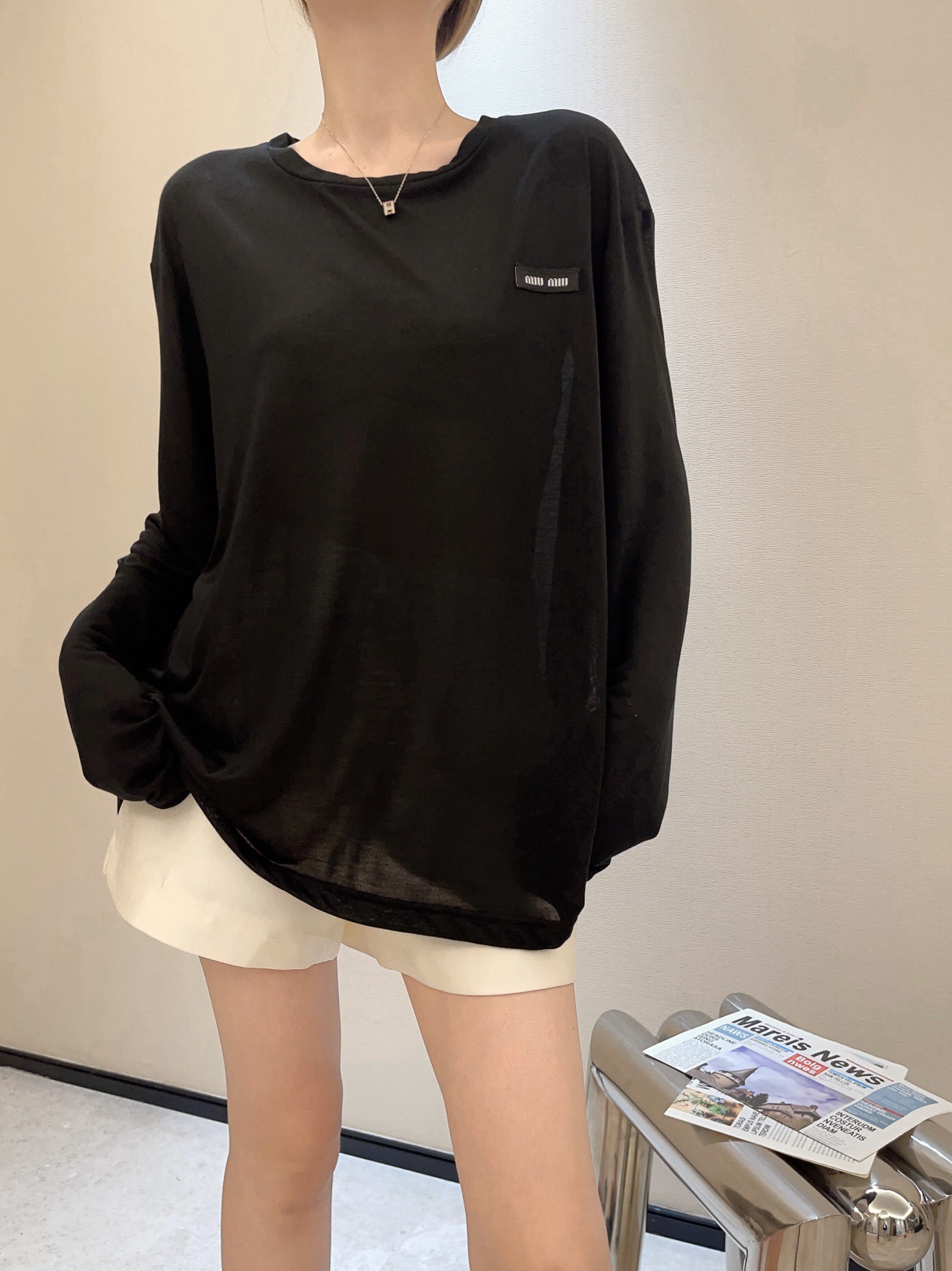 MiuMiu Luxe
 Vêtements T-Shirt Noir Gris Blanc Série d’été