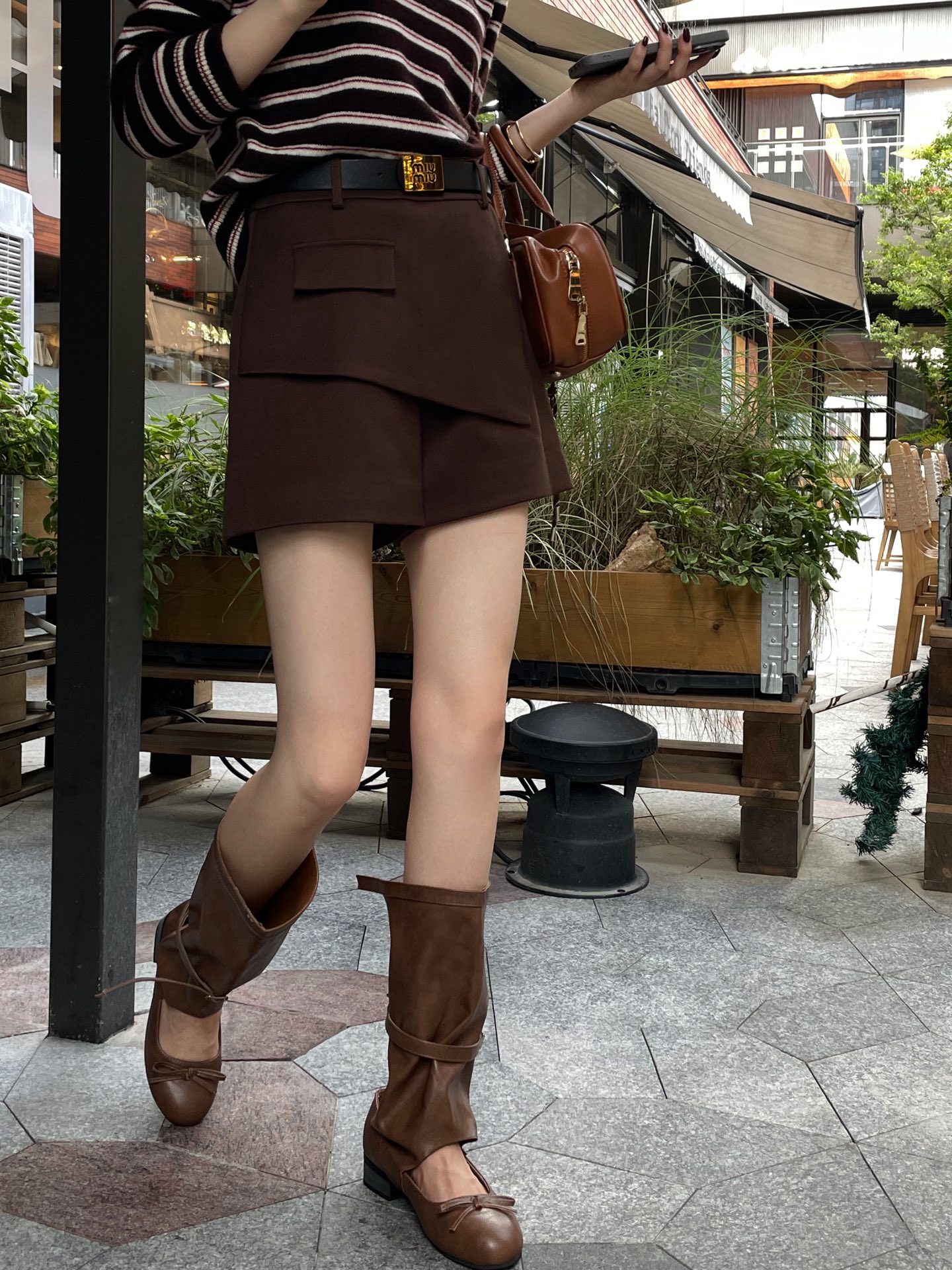 “High-End Quality Female Suits for Autumn 2025 by Miu Miu: Sensory Shorts with High Waists in Black, Gray, Curry” - 图片 4