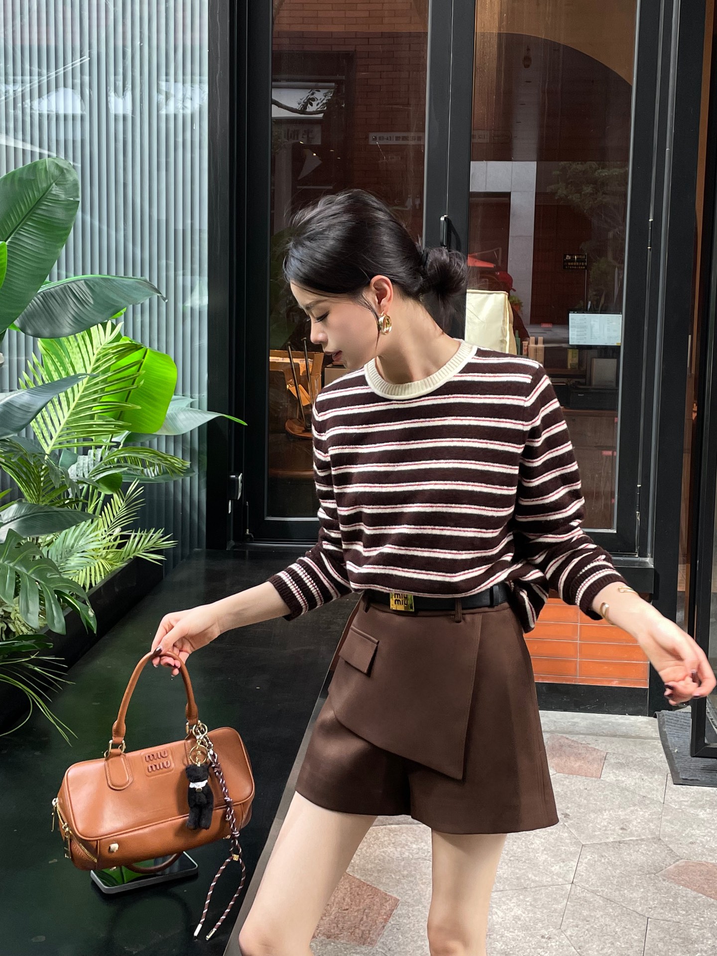 “High-End Quality Female Suits for Autumn 2025 by Miu Miu: Sensory Shorts with High Waists in Black, Gray, Curry” - 图片 5